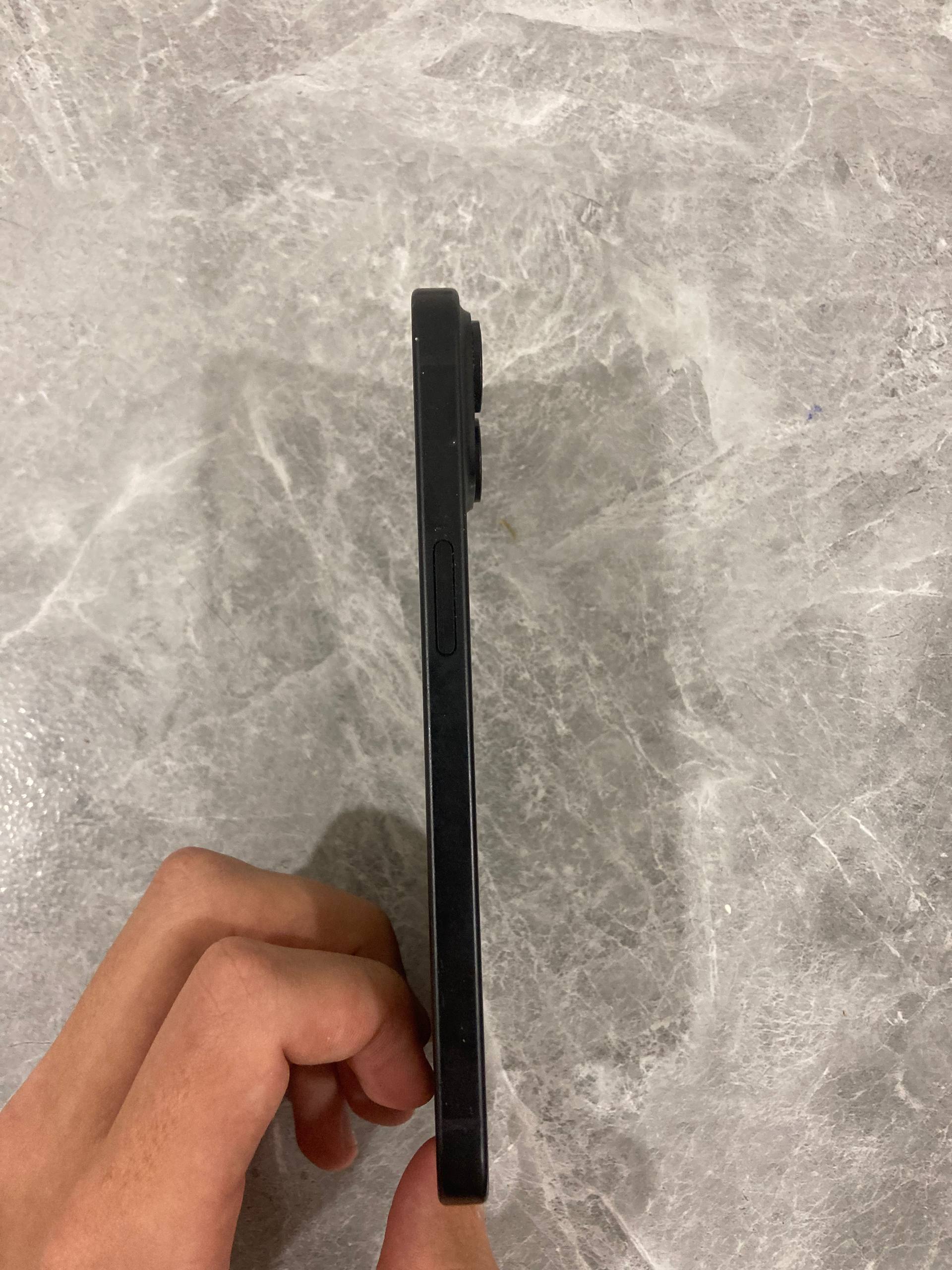 iPhone 15, 2 физические SIM, АКБ 81%
