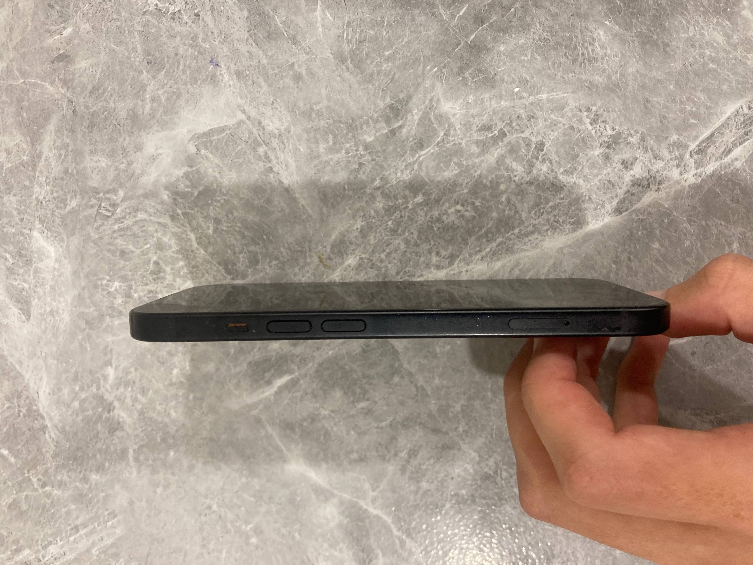 iPhone 15, 2 физические SIM, АКБ 81%