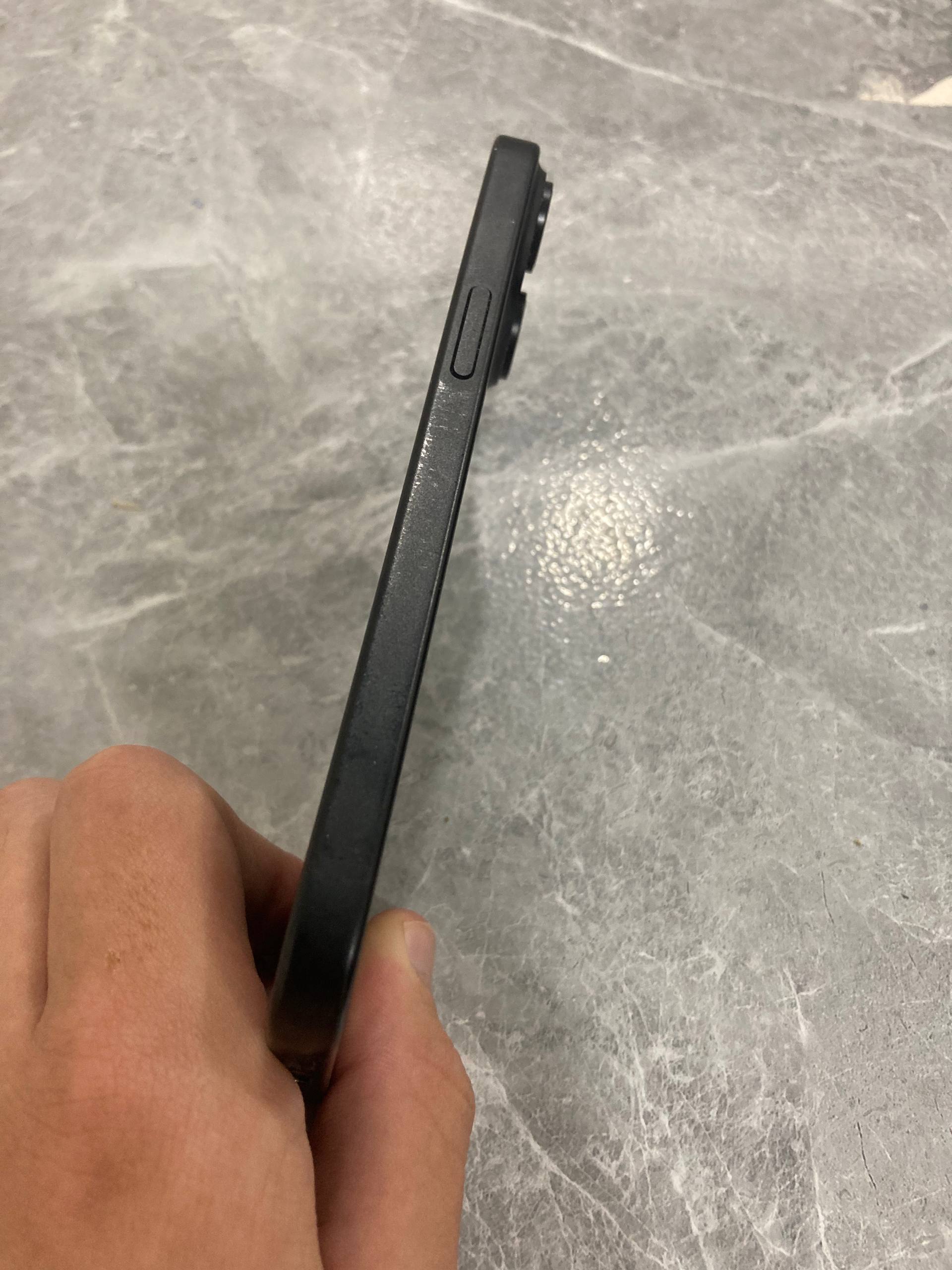 iPhone 15, 2 физические SIM, АКБ 81%
