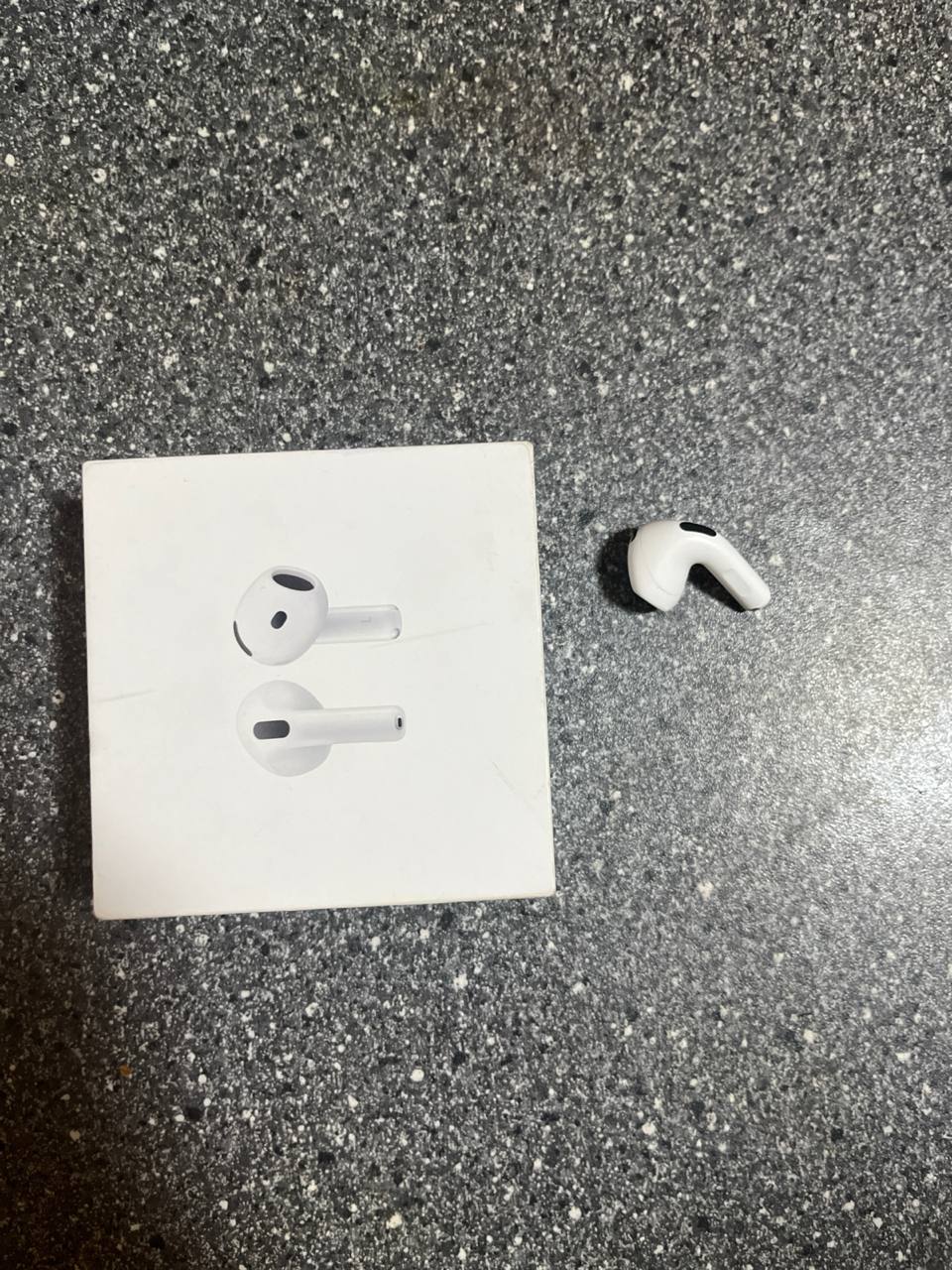Наушник Apple AirPods 4 (левый, без шумоподавления)