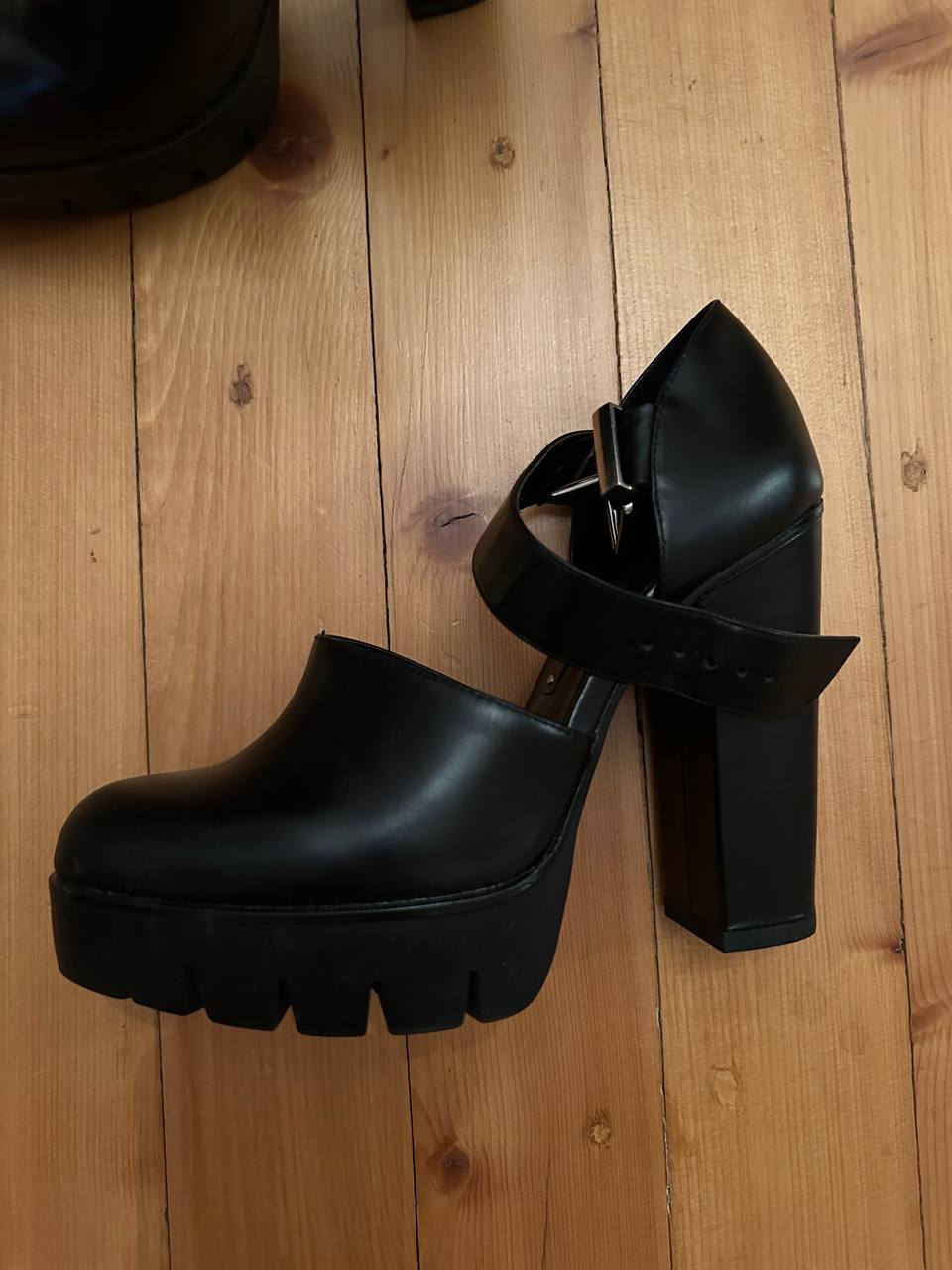 Zara женская вещь, размер 38