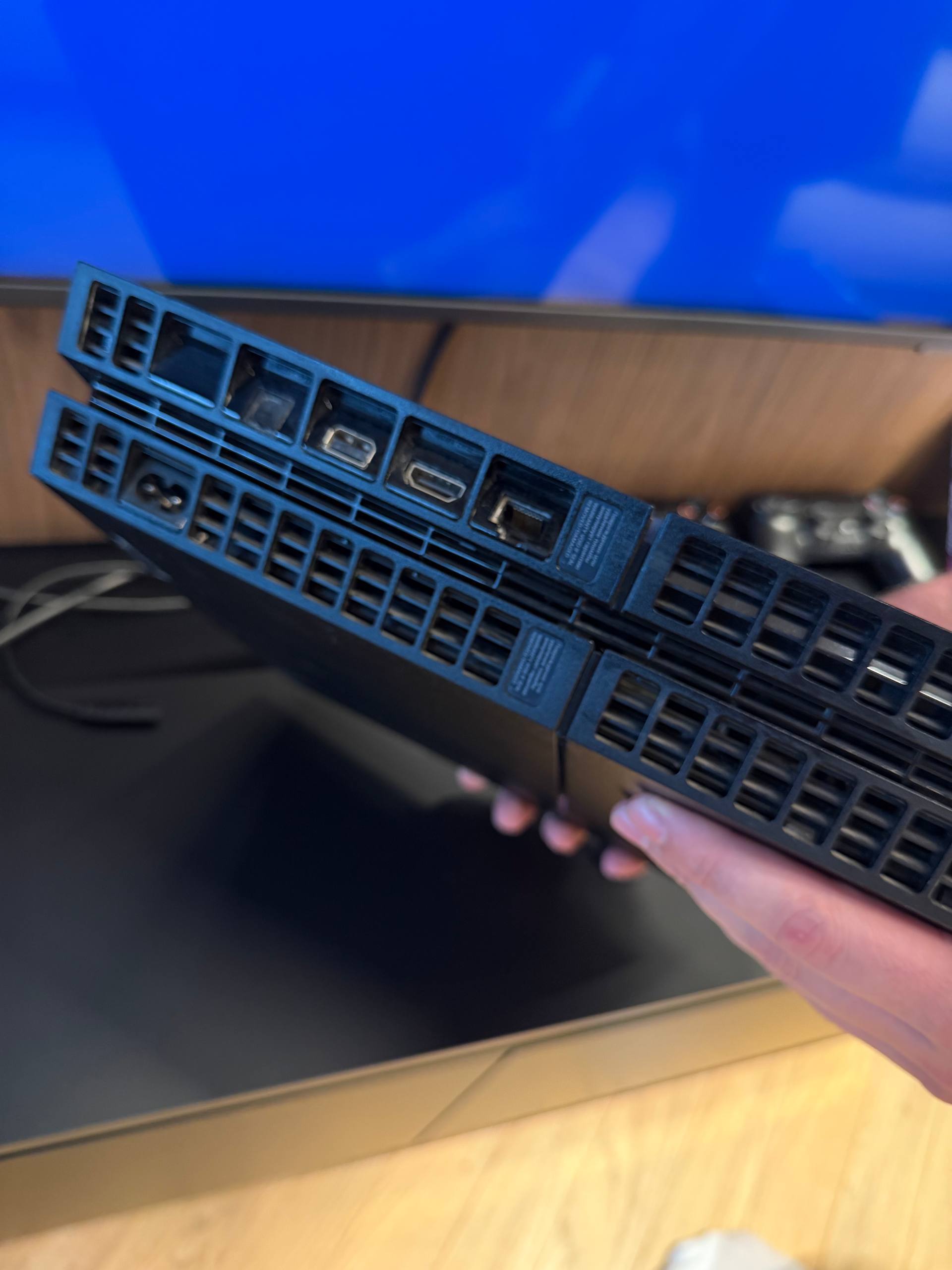 PlayStation 4 1TB с комплектом
