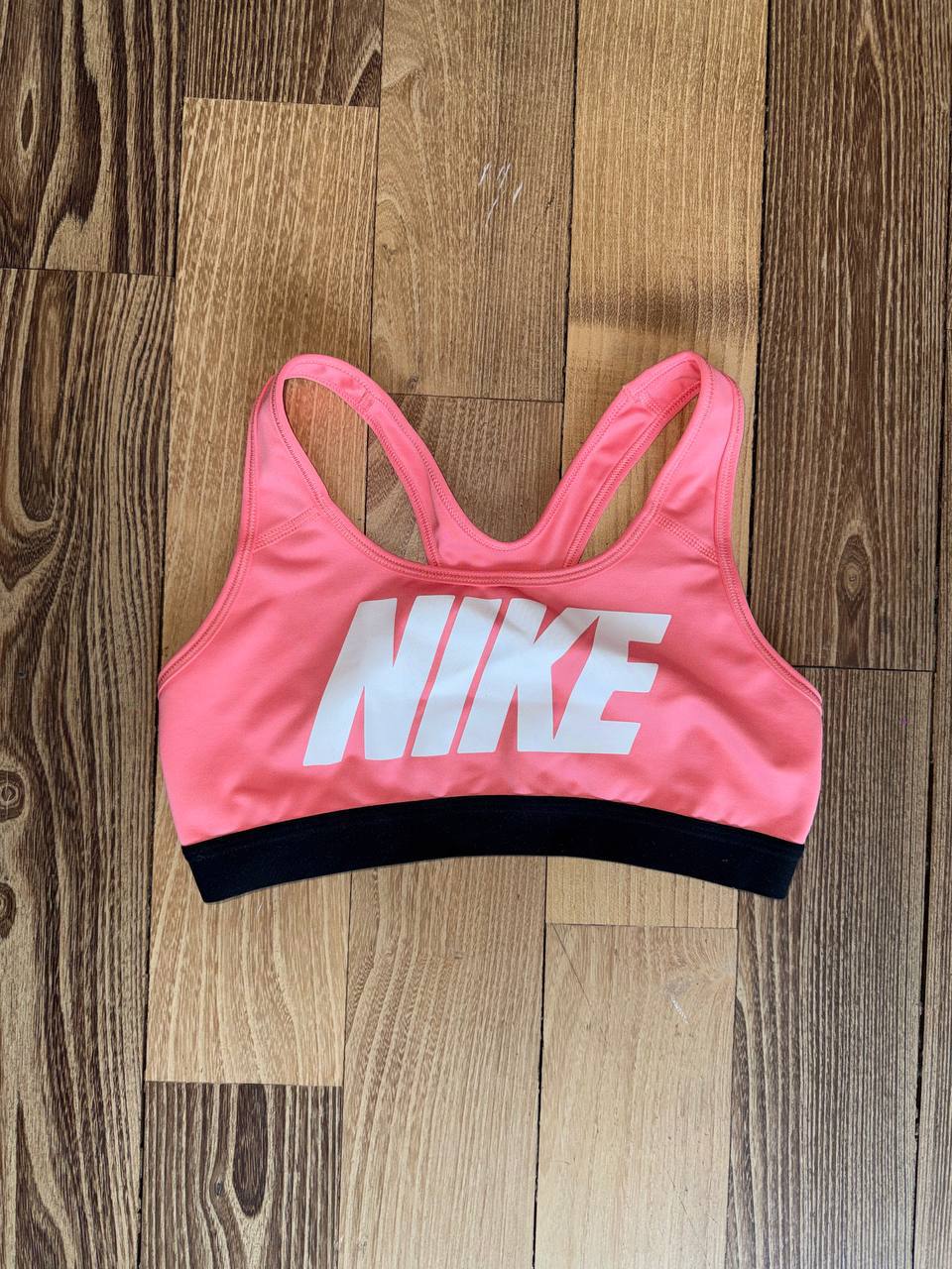 Спортивный бра Nike, размер S (на XS)