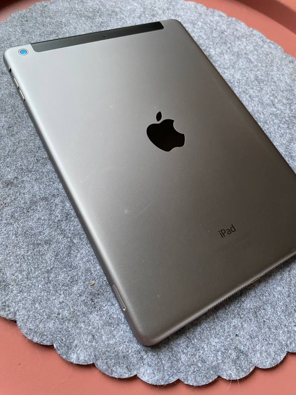 Apple iPad Air (A1475, Wi-Fi + Cellular)