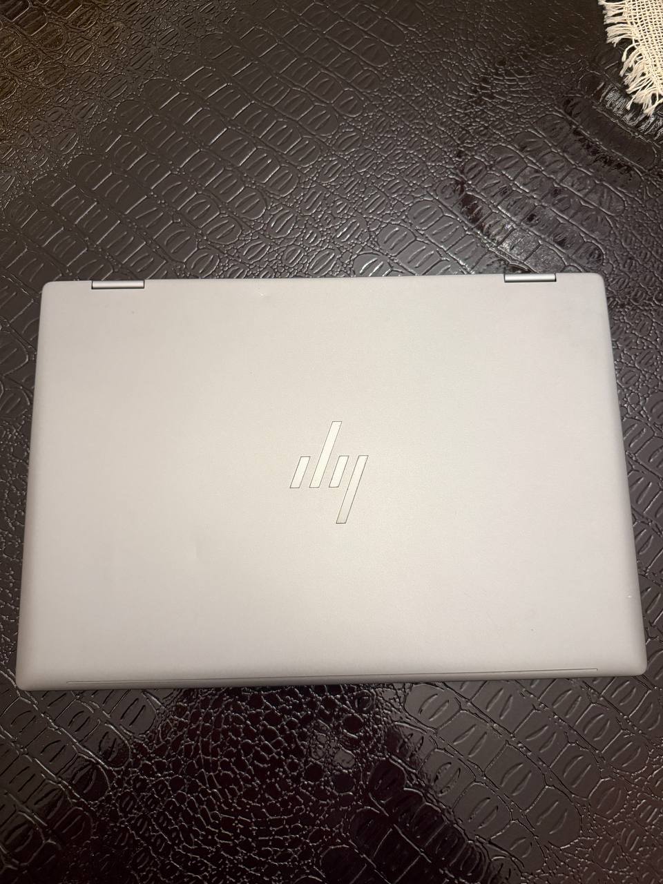HP Envy x360 2-in-1 ноутбук 16" (Ryzen 5 8640HS, 8 ГБ RAM, 477 ГБ)