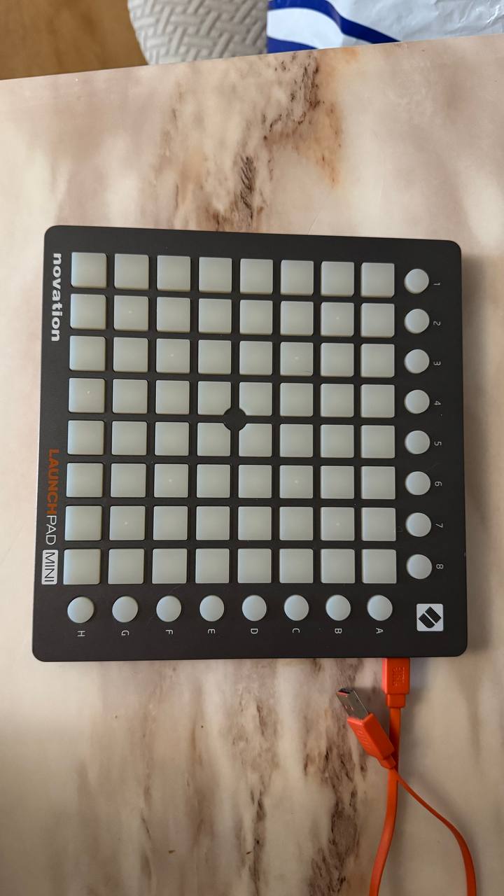 Novation Launchpad Mini MIDI-контроллер
