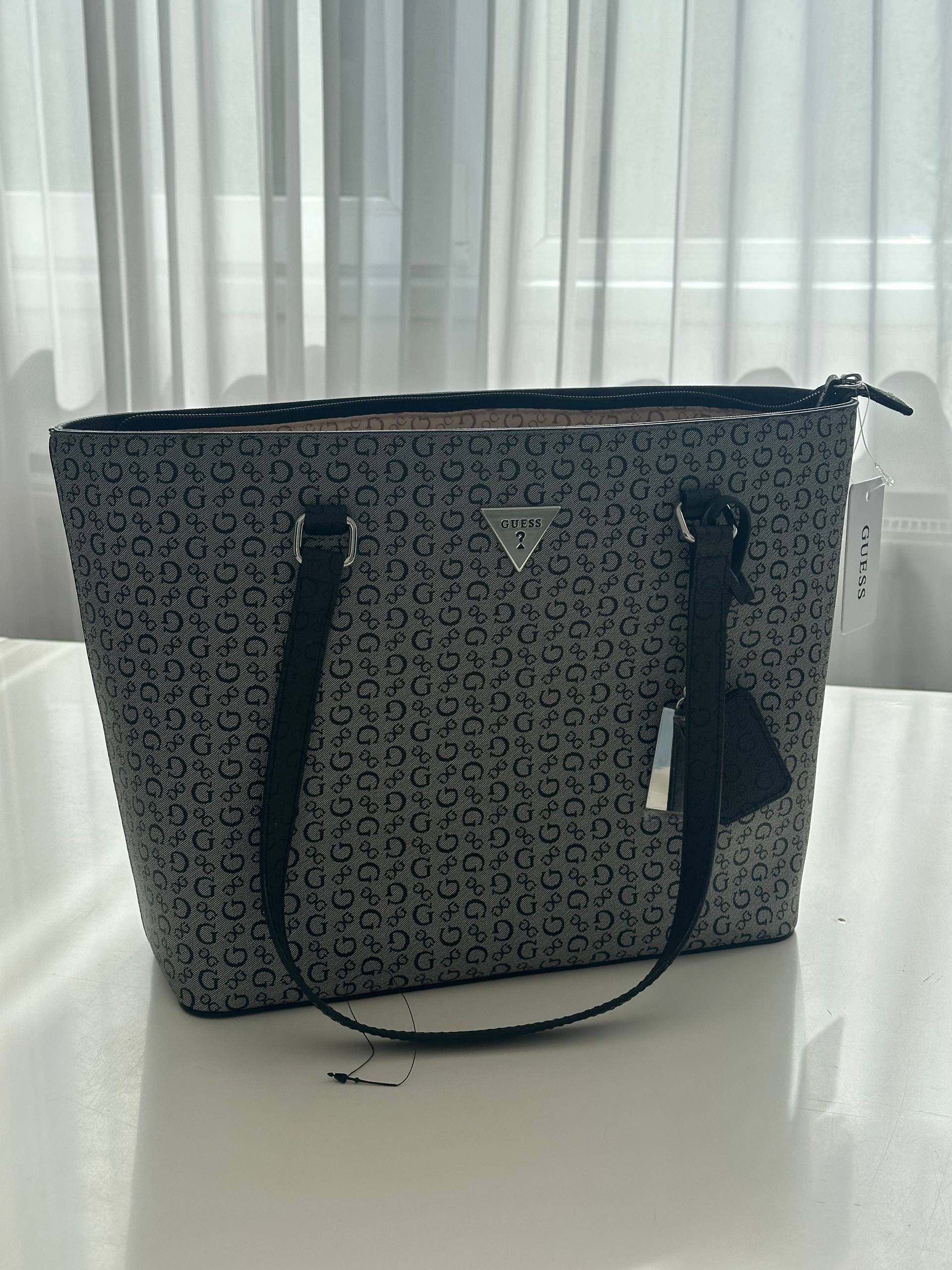 Оригинальная сумка Guess с биркой