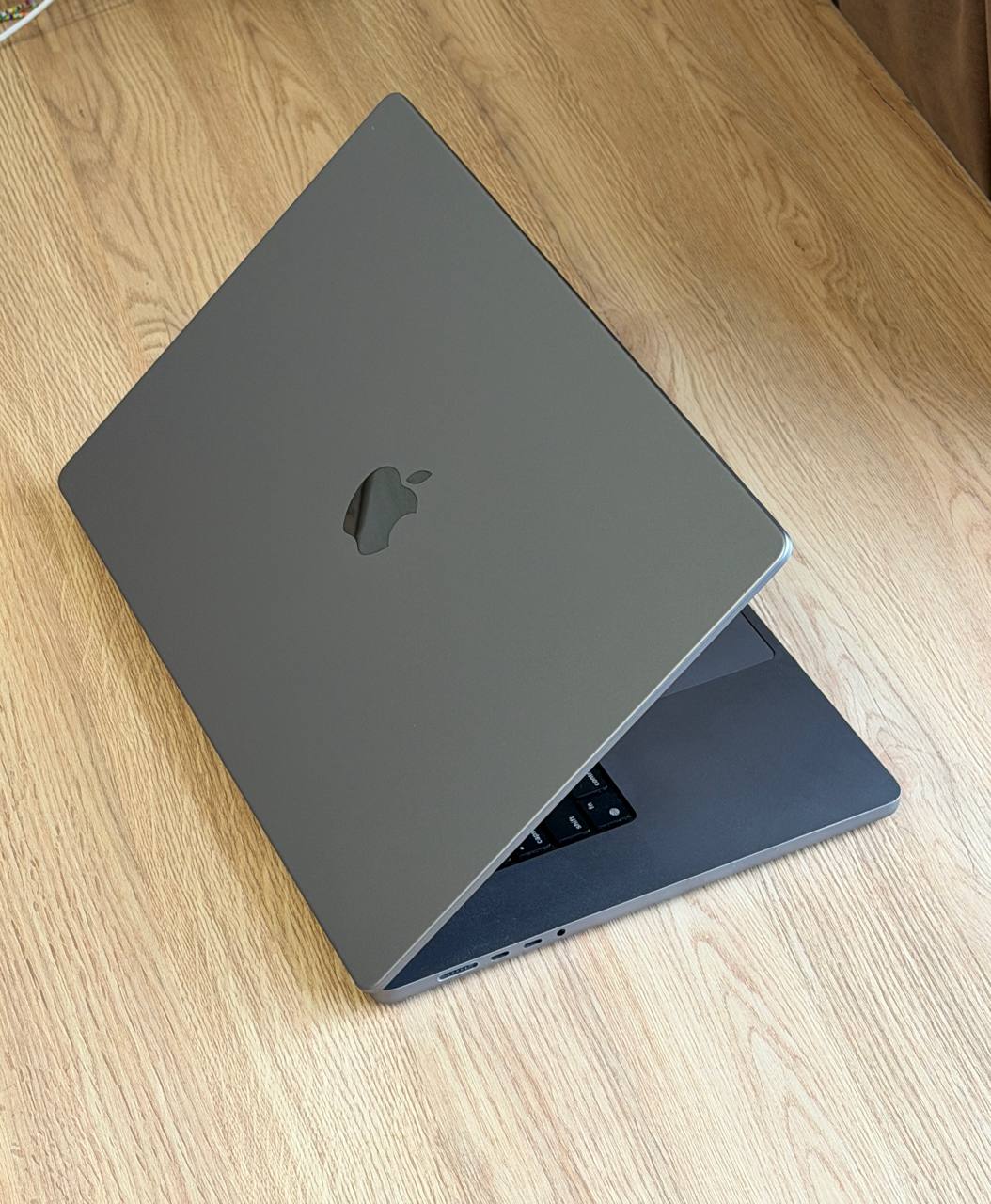 MacBook Pro 16″ M1 Pro, 16 ГБ / SSD 1 ТБ