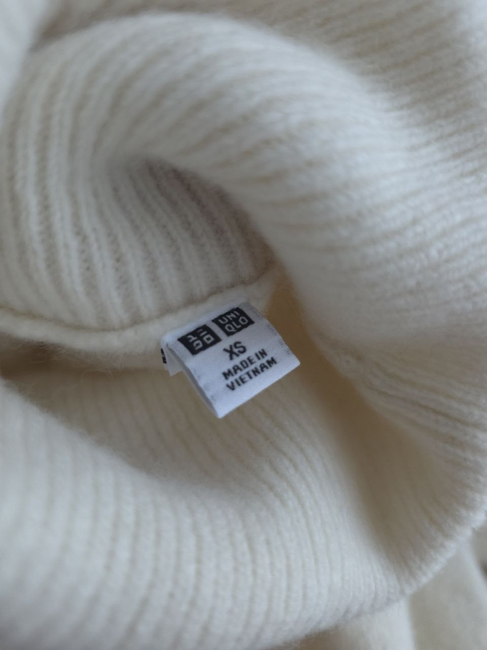 Шерстяная водолазка Uniqlo XS