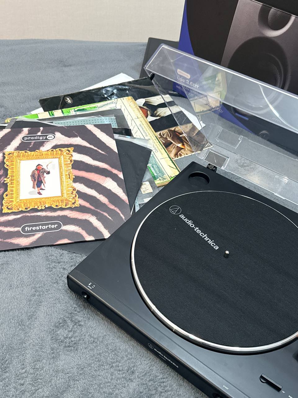 Проигрыватель Audio-Technica AT-LP60X с 9 пластинками