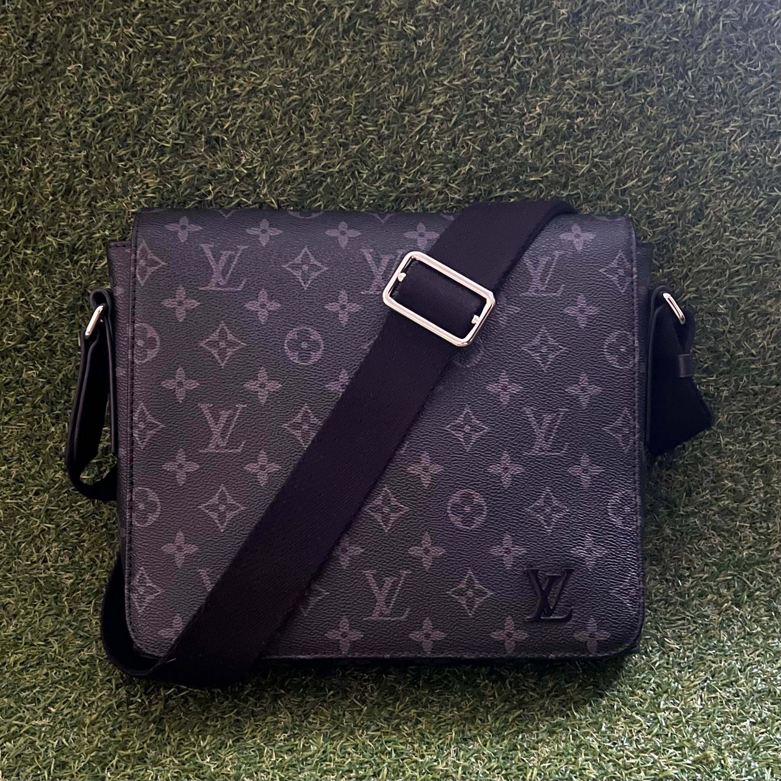Сумка Louis Vuitton District PM Monogram
