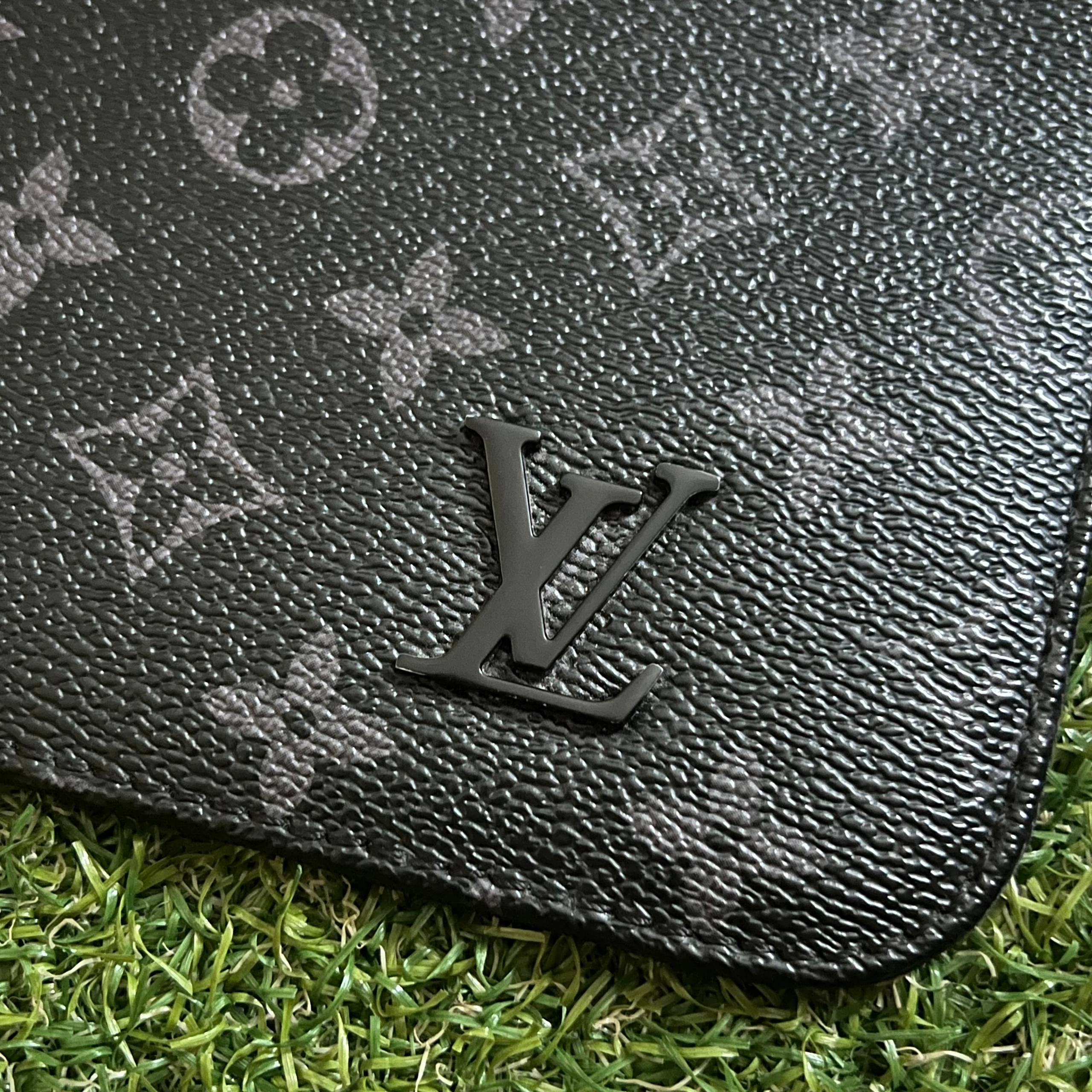 Сумка Louis Vuitton District PM Monogram