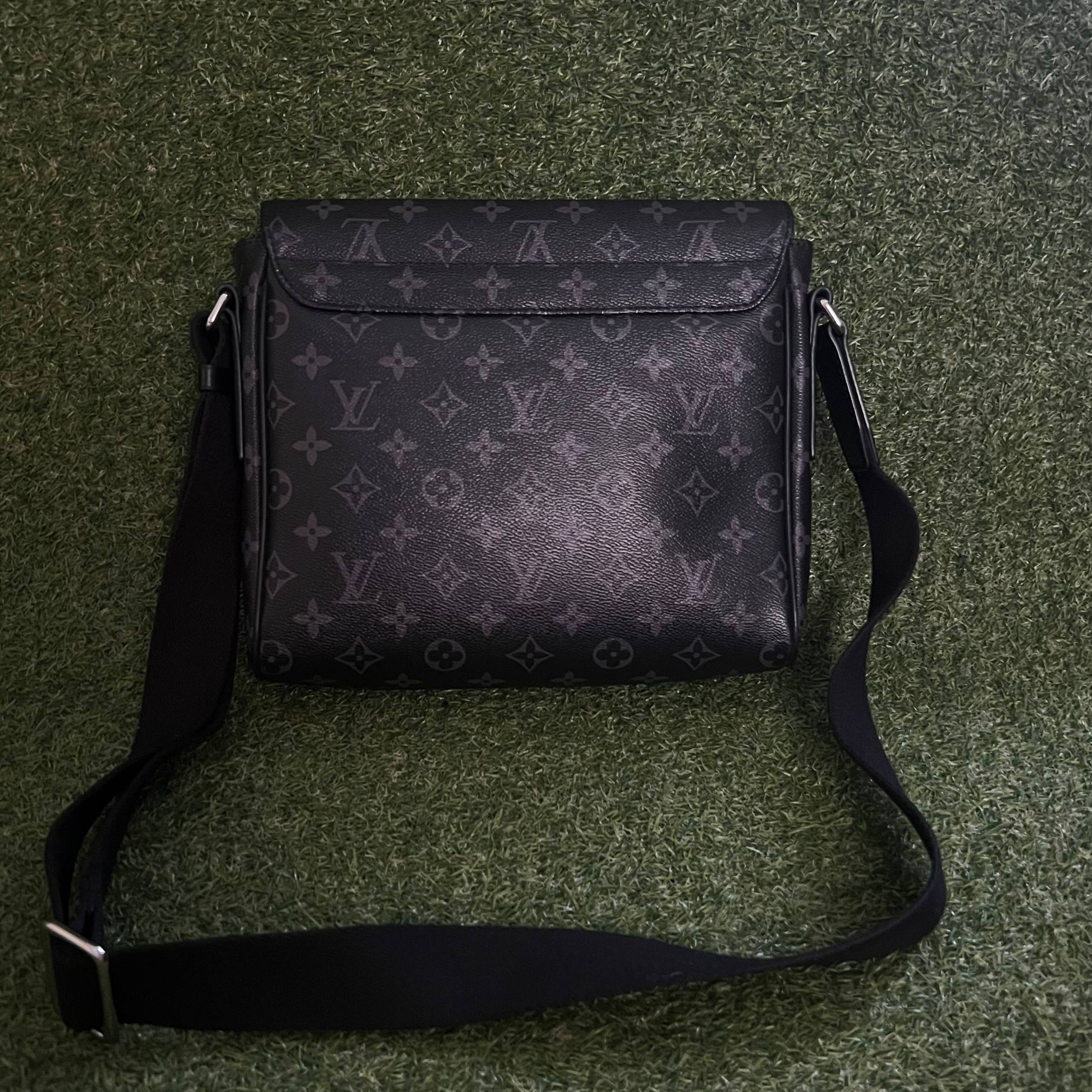 Сумка Louis Vuitton District PM Monogram
