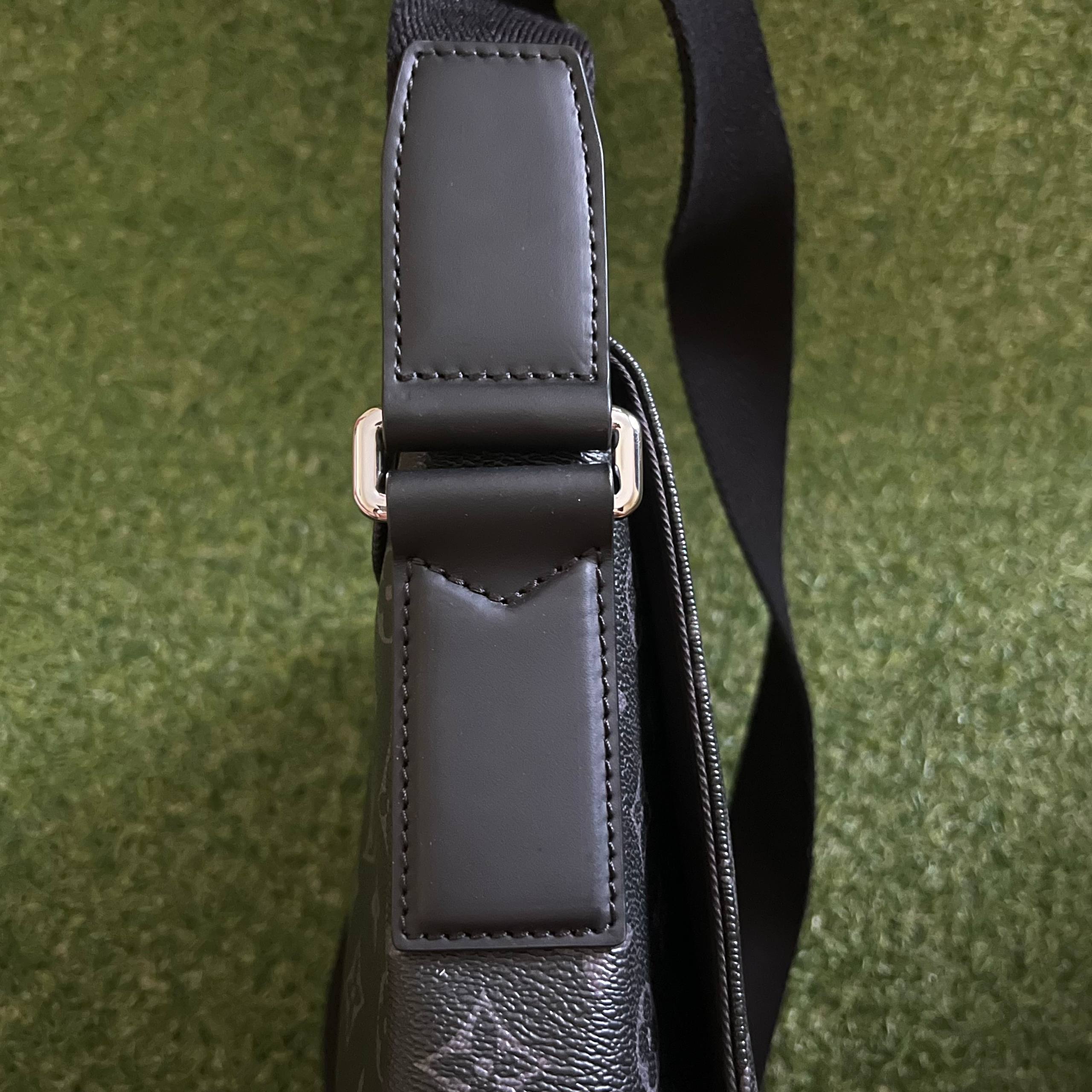 Сумка Louis Vuitton District PM Monogram
