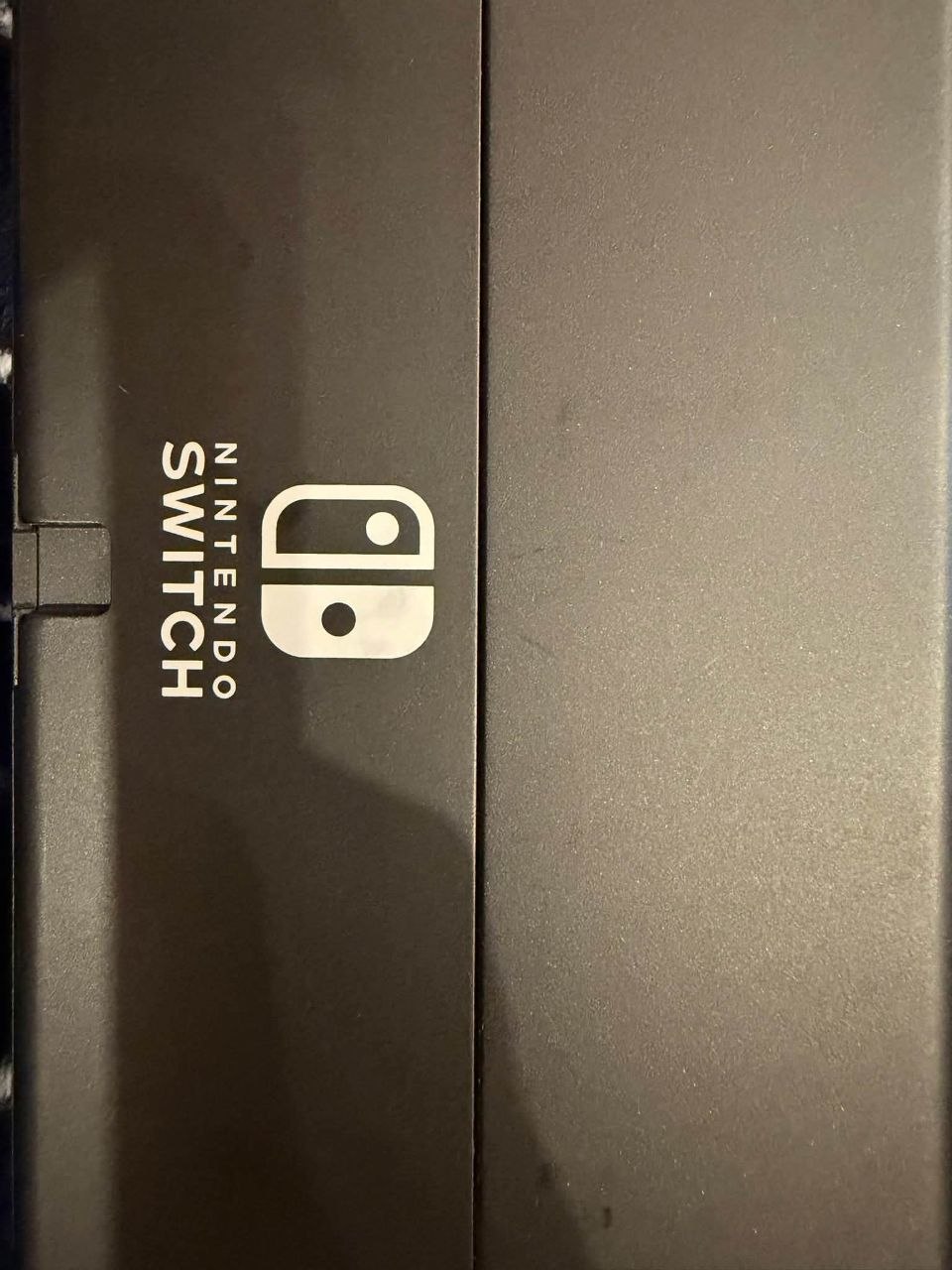 Nintendo Switch OLED с белыми Joy-Con