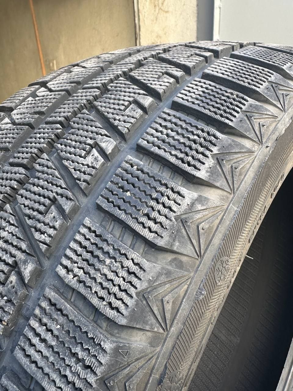 Шины 255/40 R20, новые