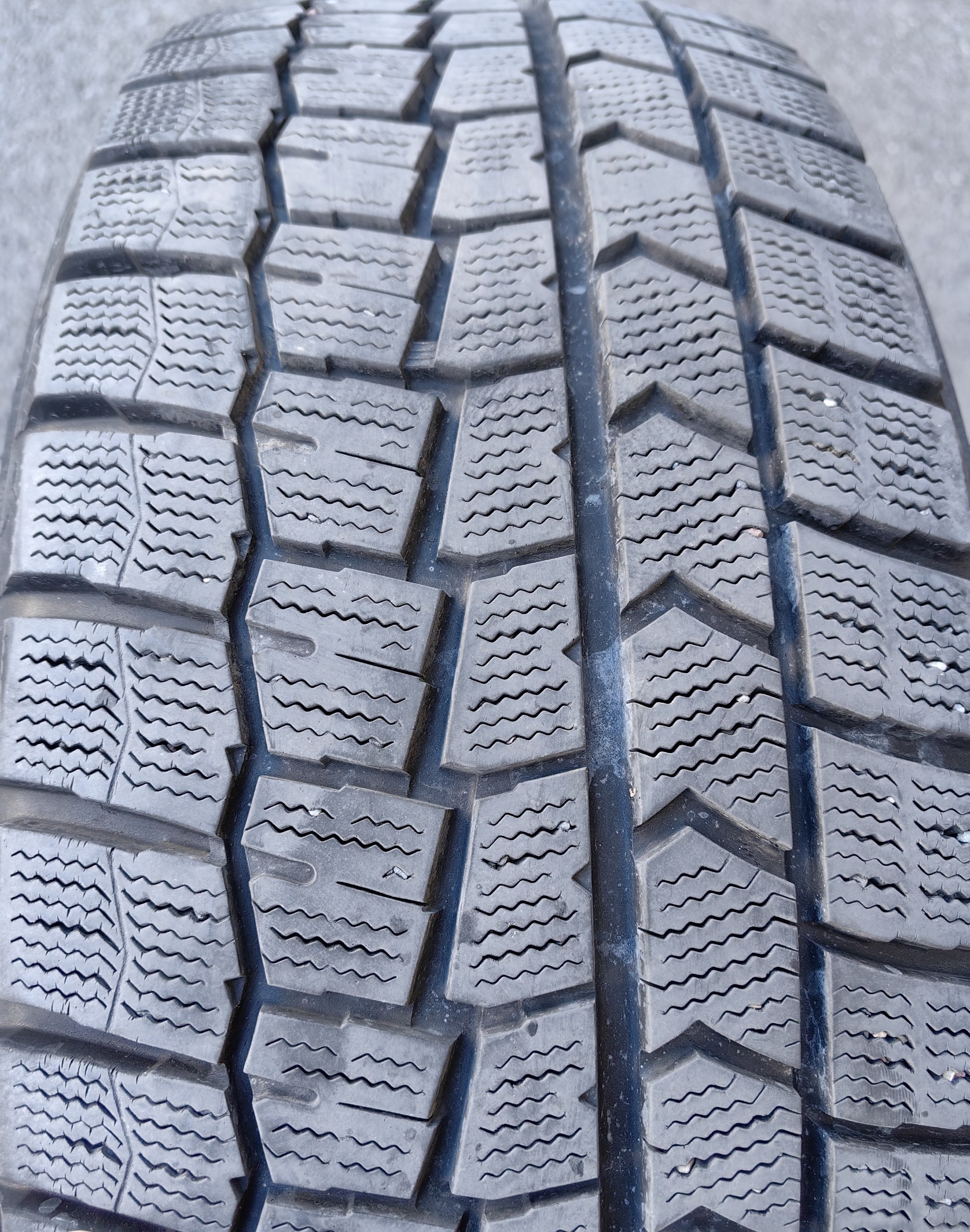 Комплект зимних шин Dunlop 225/55 R19 99Q (4 шт.)