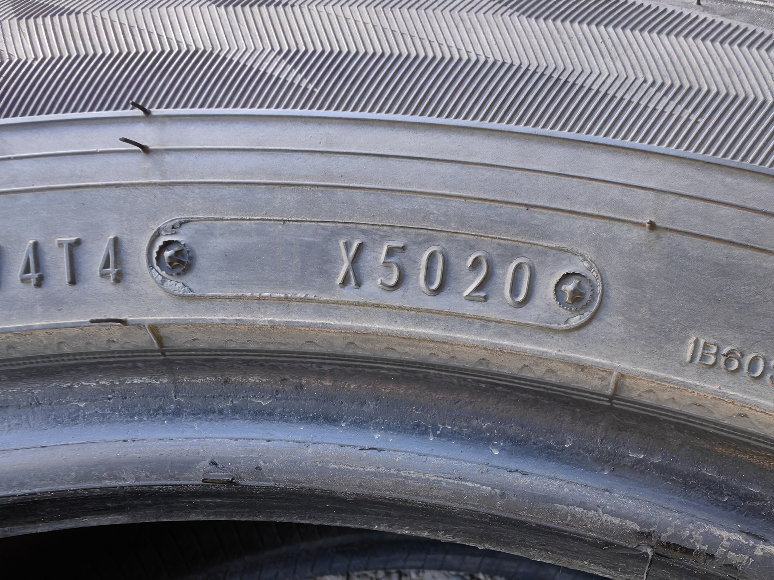 Комплект зимних шин Dunlop 225/55 R19 99Q (4 шт.)