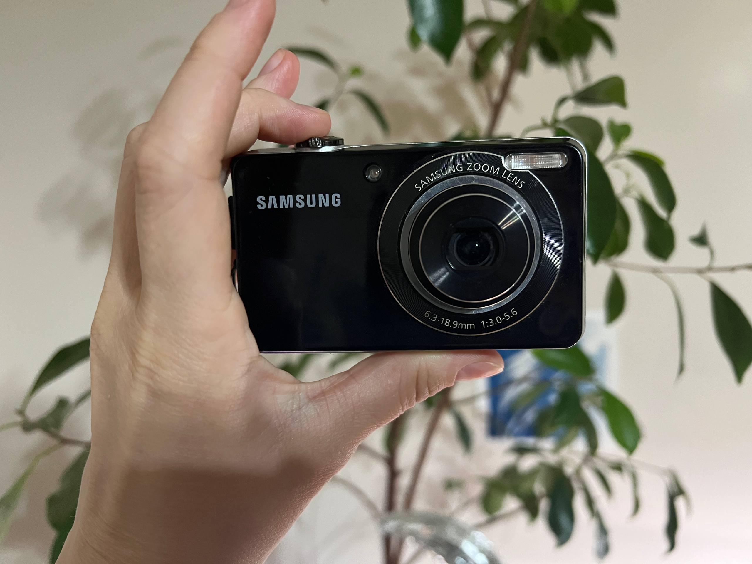 Samsung PL100 цифровая камера