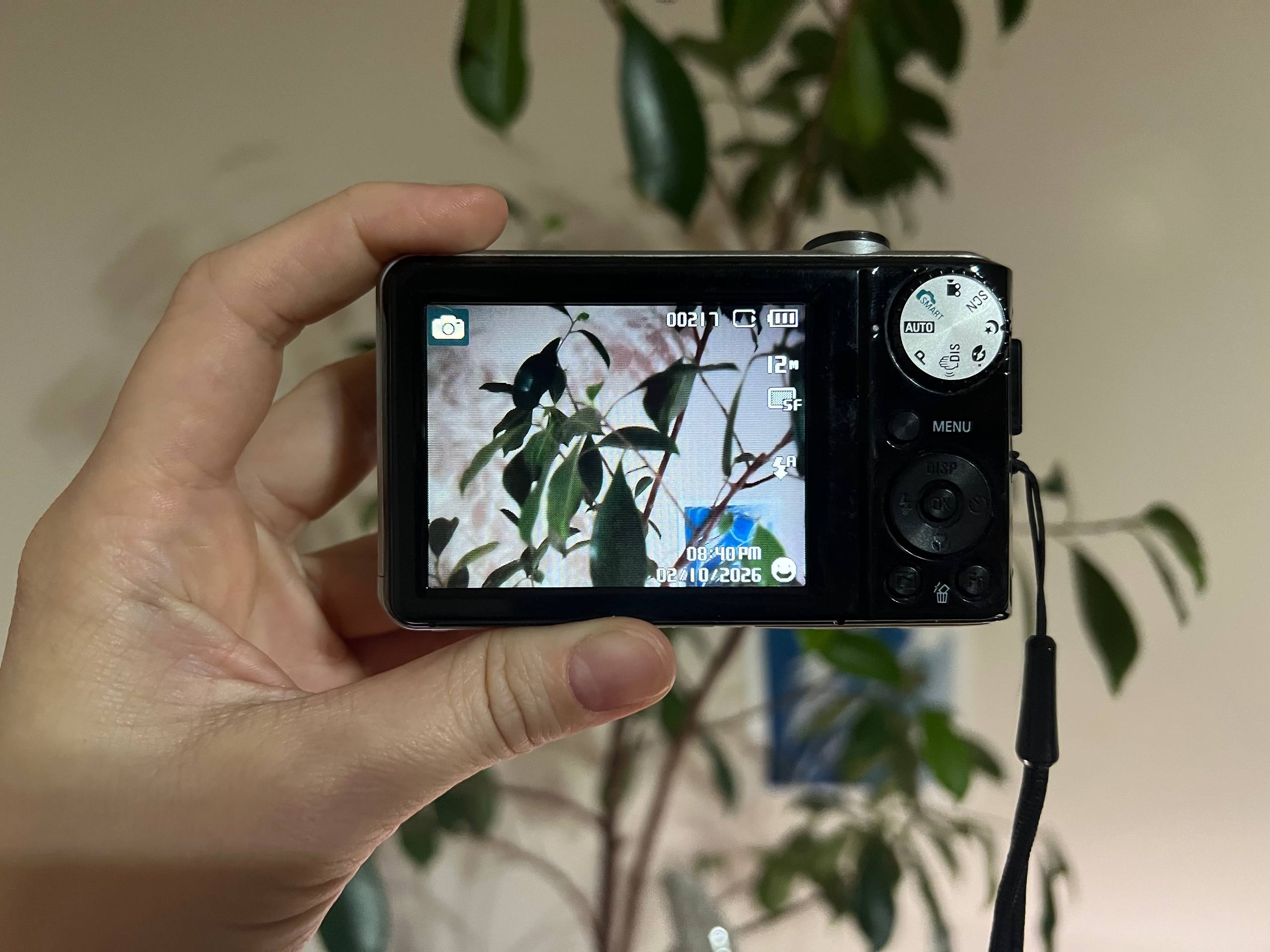 Samsung PL100 цифровая камера