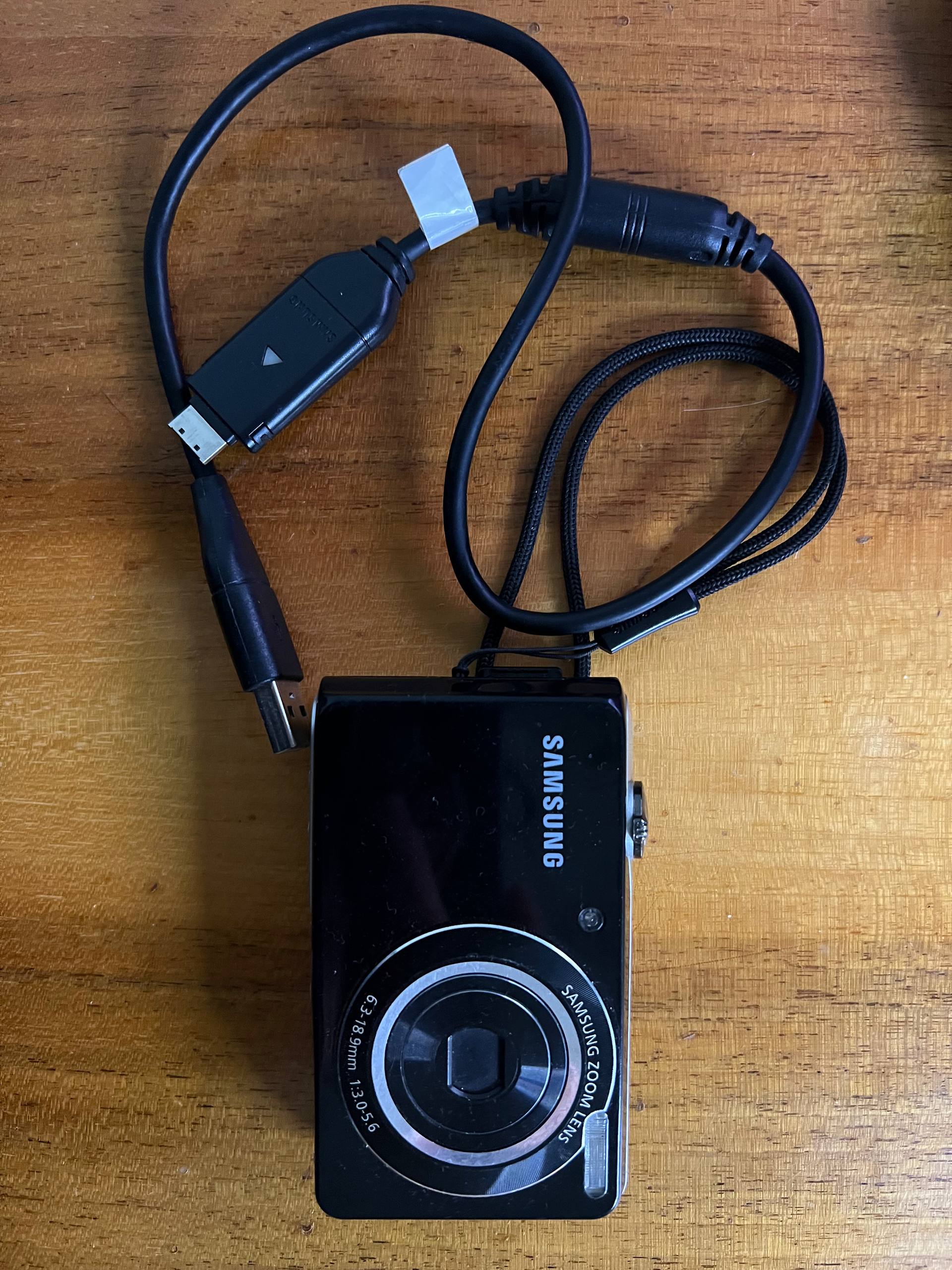 Samsung PL100 цифровая камера