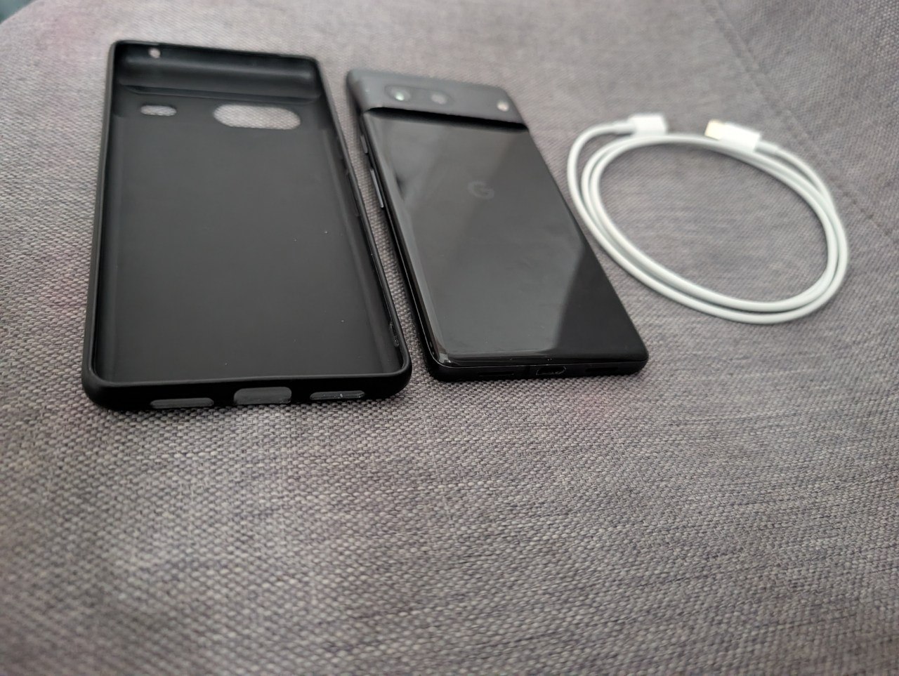 Google Pixel 7, с кабелем и чехлом