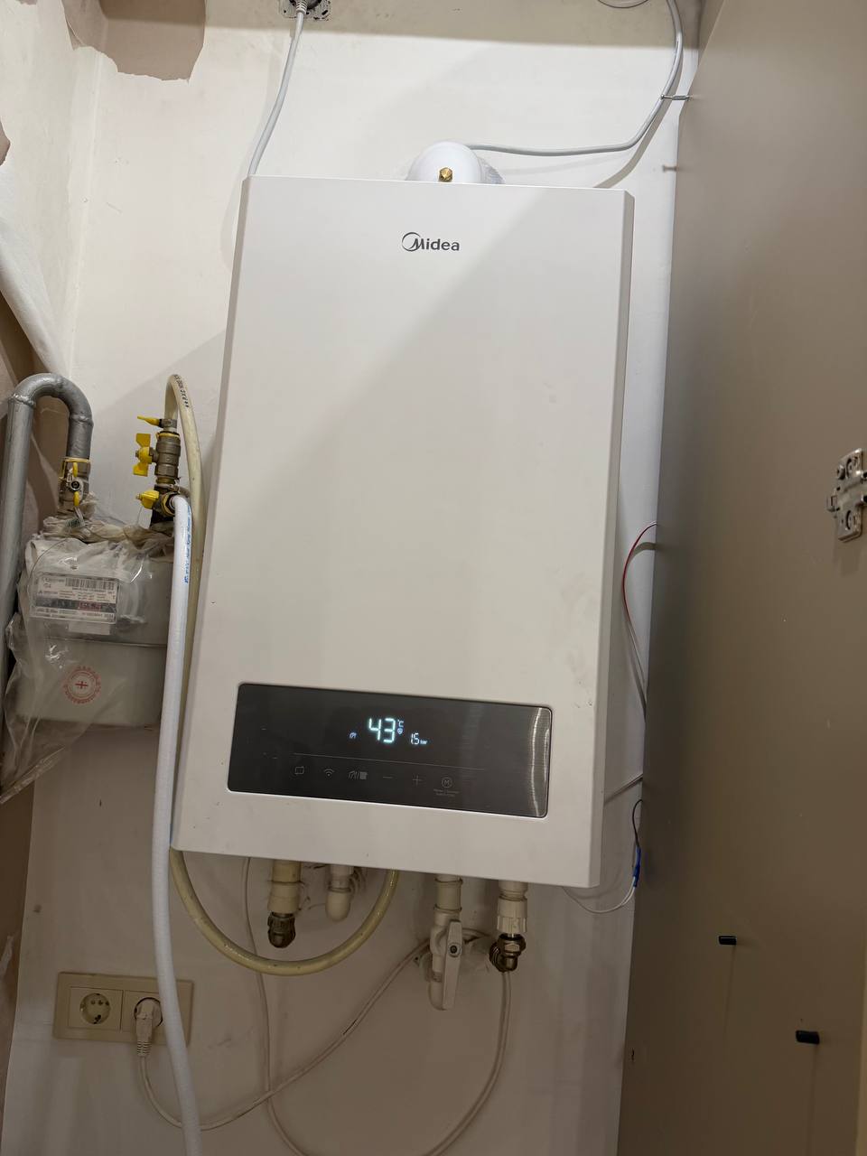 Газовый котёл Midea L1PB24-C28WM(WIFI)