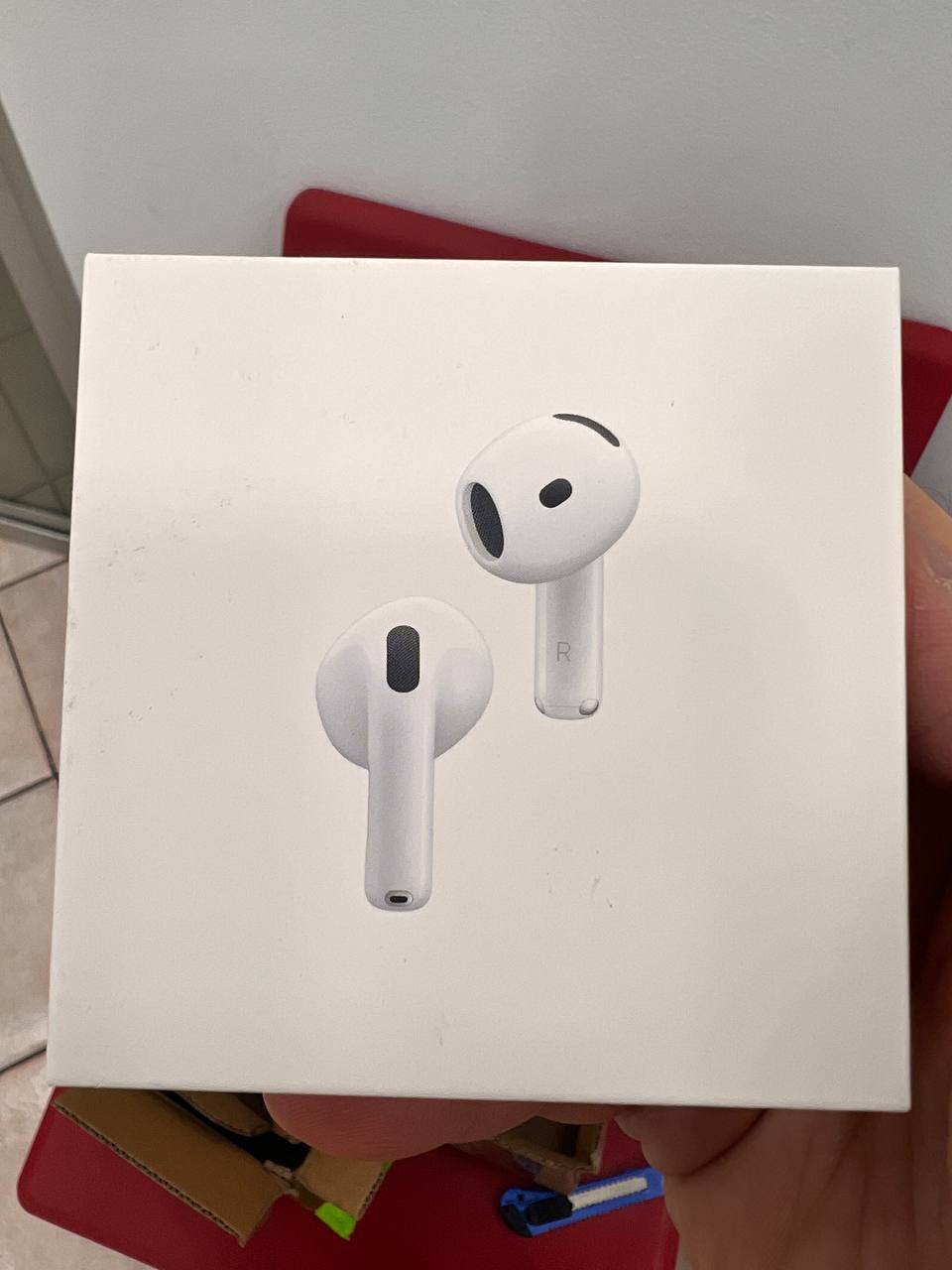 Apple AirPods 5 с зарядным кейсом