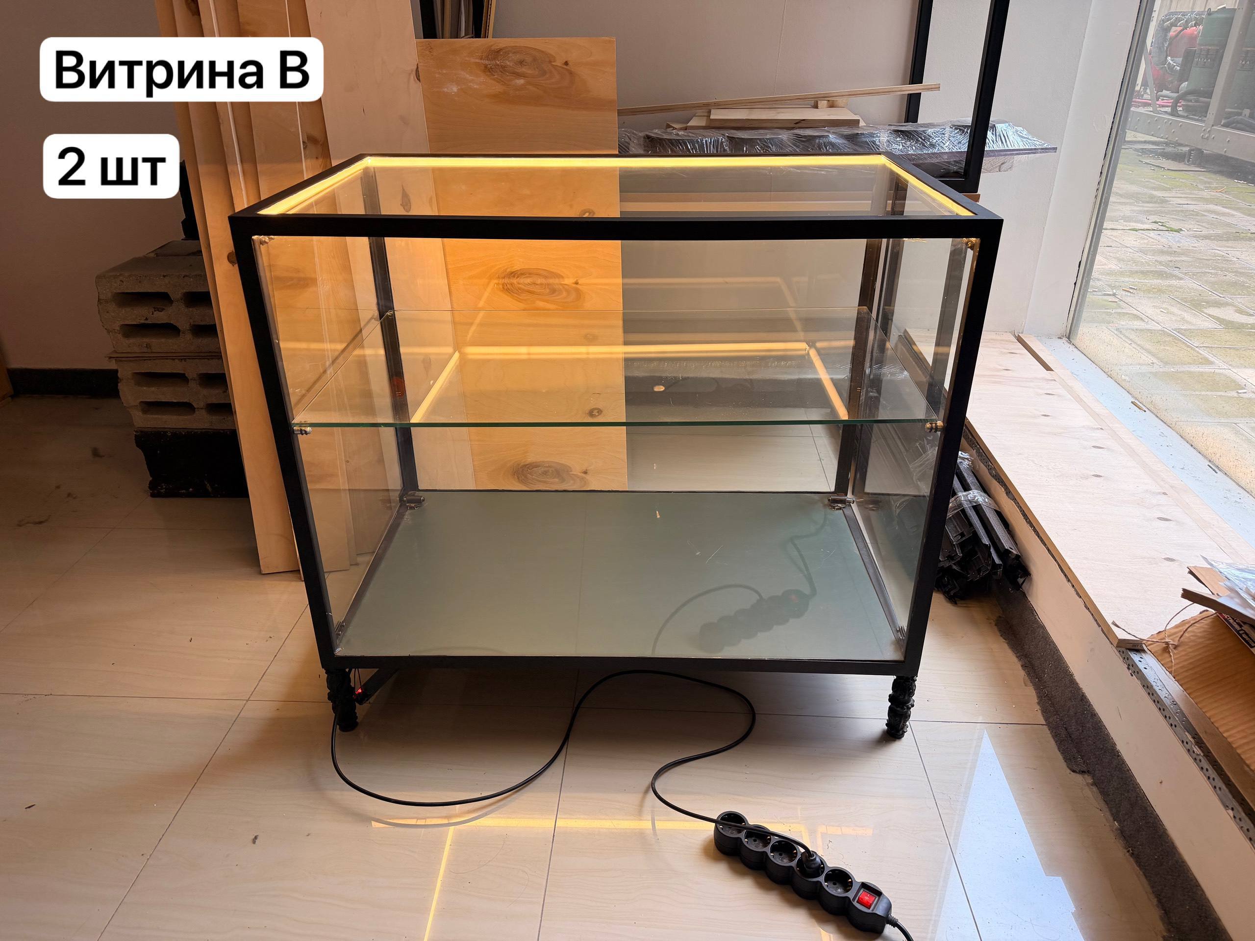 Витрина А со встроенной подсветкой, 89х60х120 см