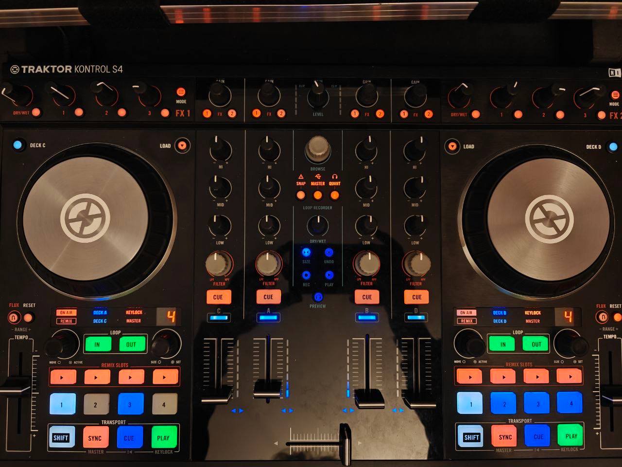 DJ контроллер Native Instruments Traktor S4 mkII с кейсом