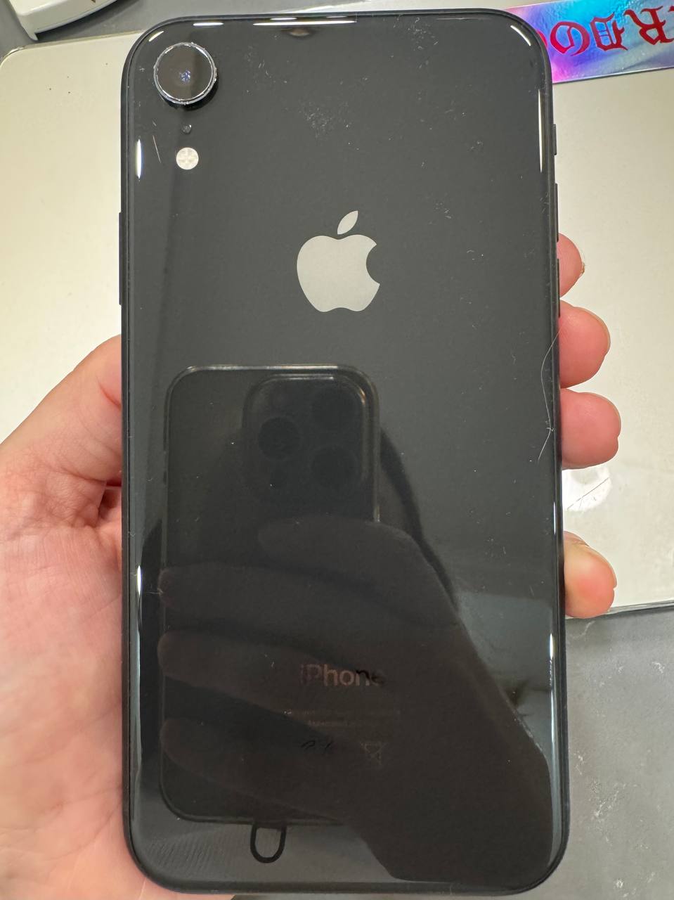 iPhone XR с проблемным экраном