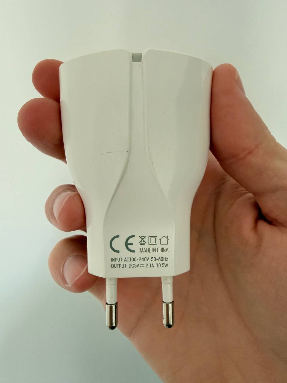 Сетевое зарядное устройство 2×USB White
