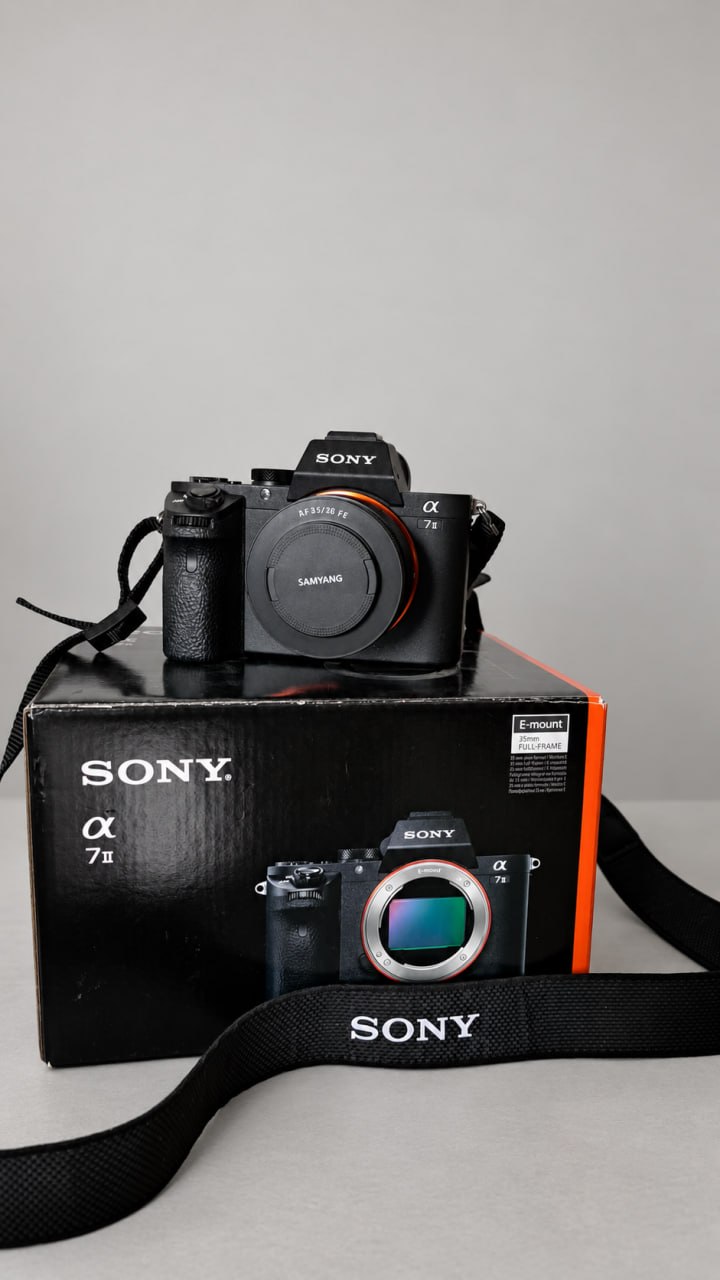 Камера Sony α7 II с объективом Samyang AF 35mm F2.8 FE