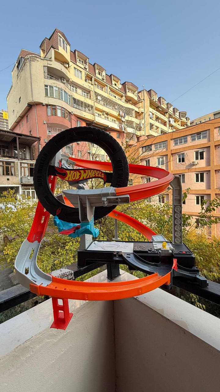 Hot Wheels станция с круговым кольцом и инерционным запуском