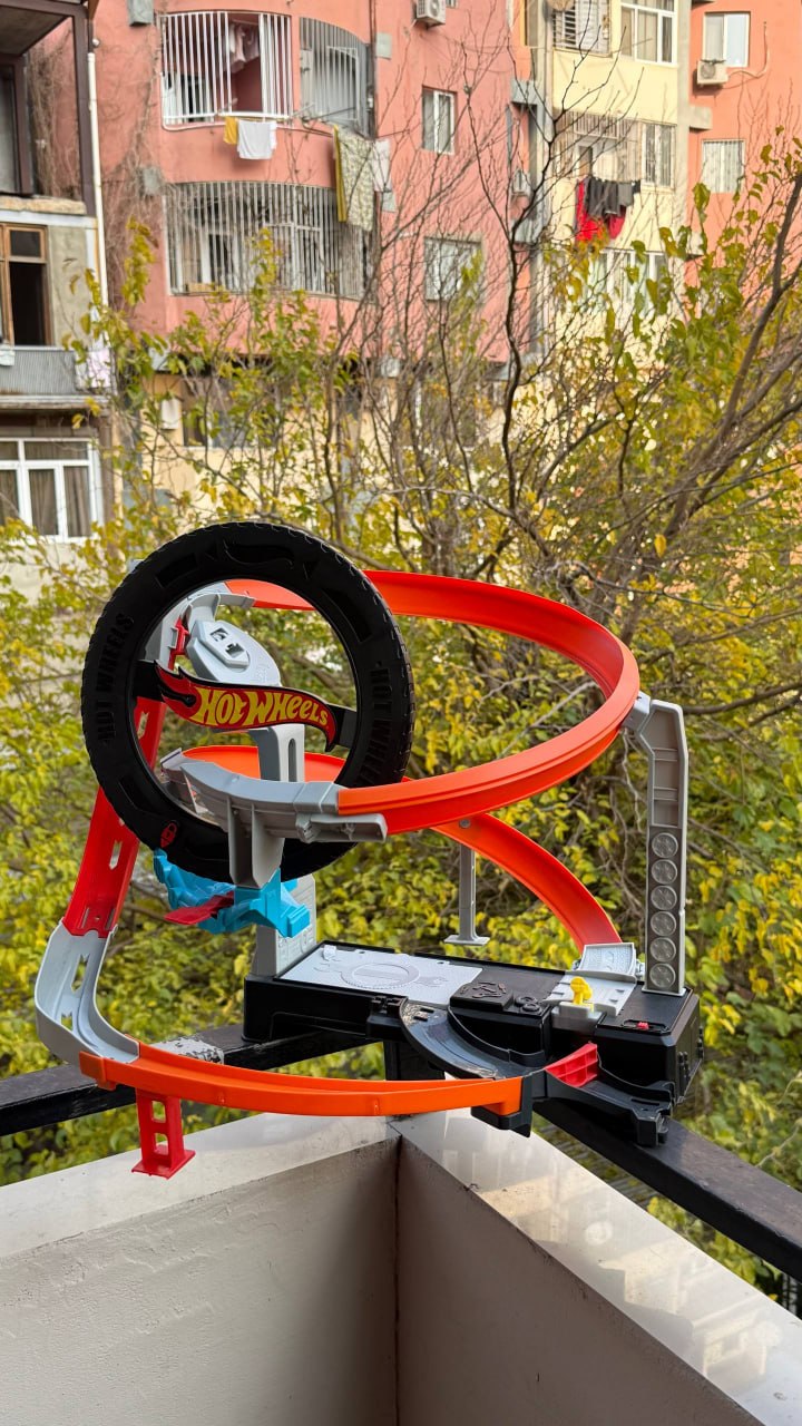 Hot Wheels станция с круговым кольцом и инерционным запуском