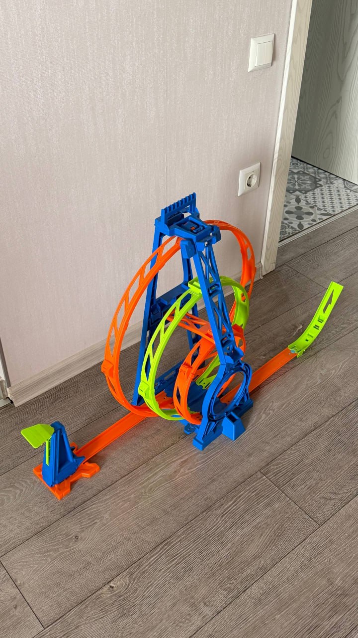 Hot Wheels станция с круговым кольцом и инерционным запуском