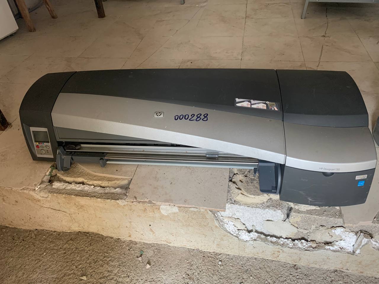 HP DesignJet 130 широкоформатный струйный принтер (плоттер) A1+