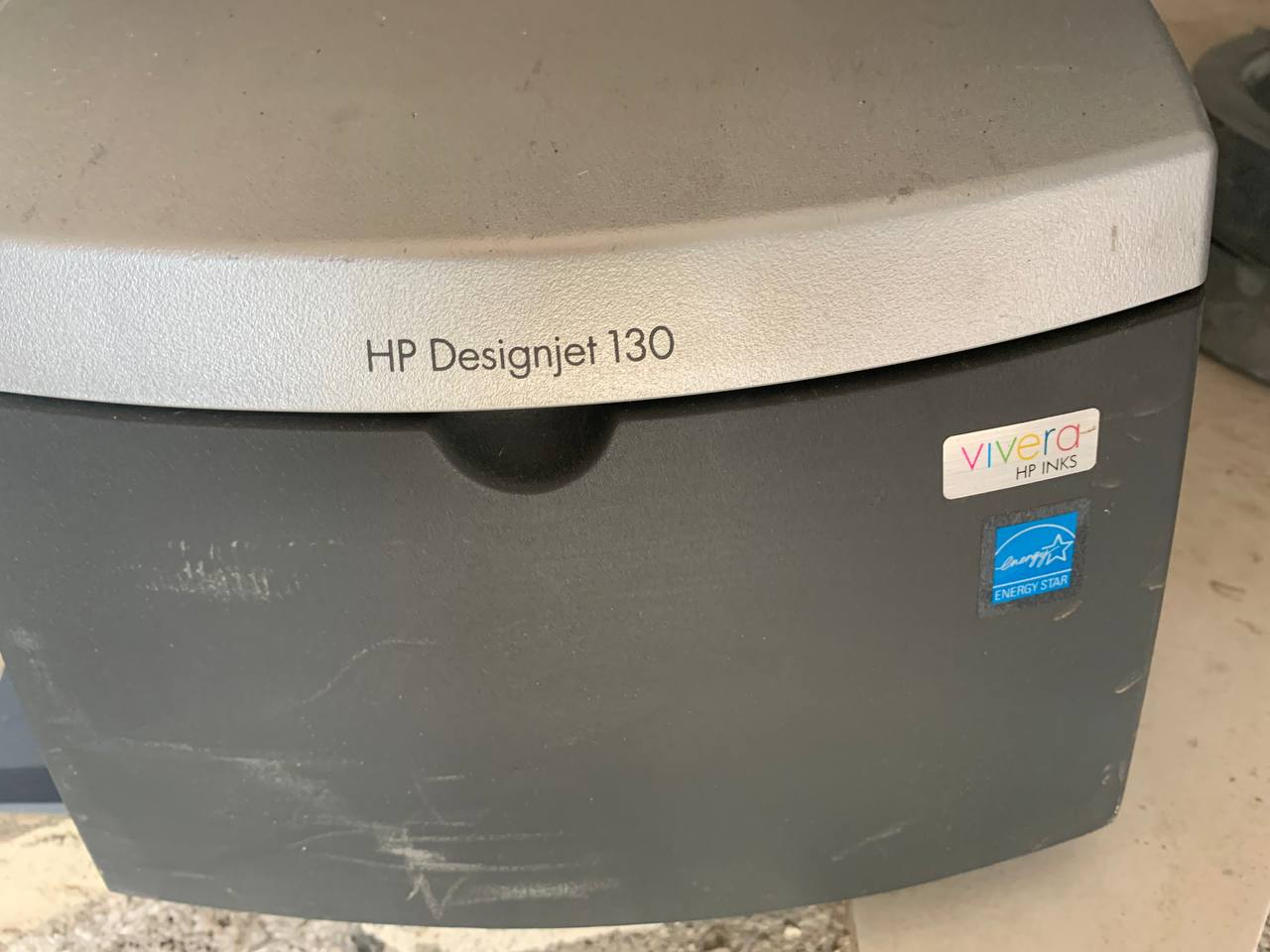 HP DesignJet 130 широкоформатный струйный принтер (плоттер) A1+