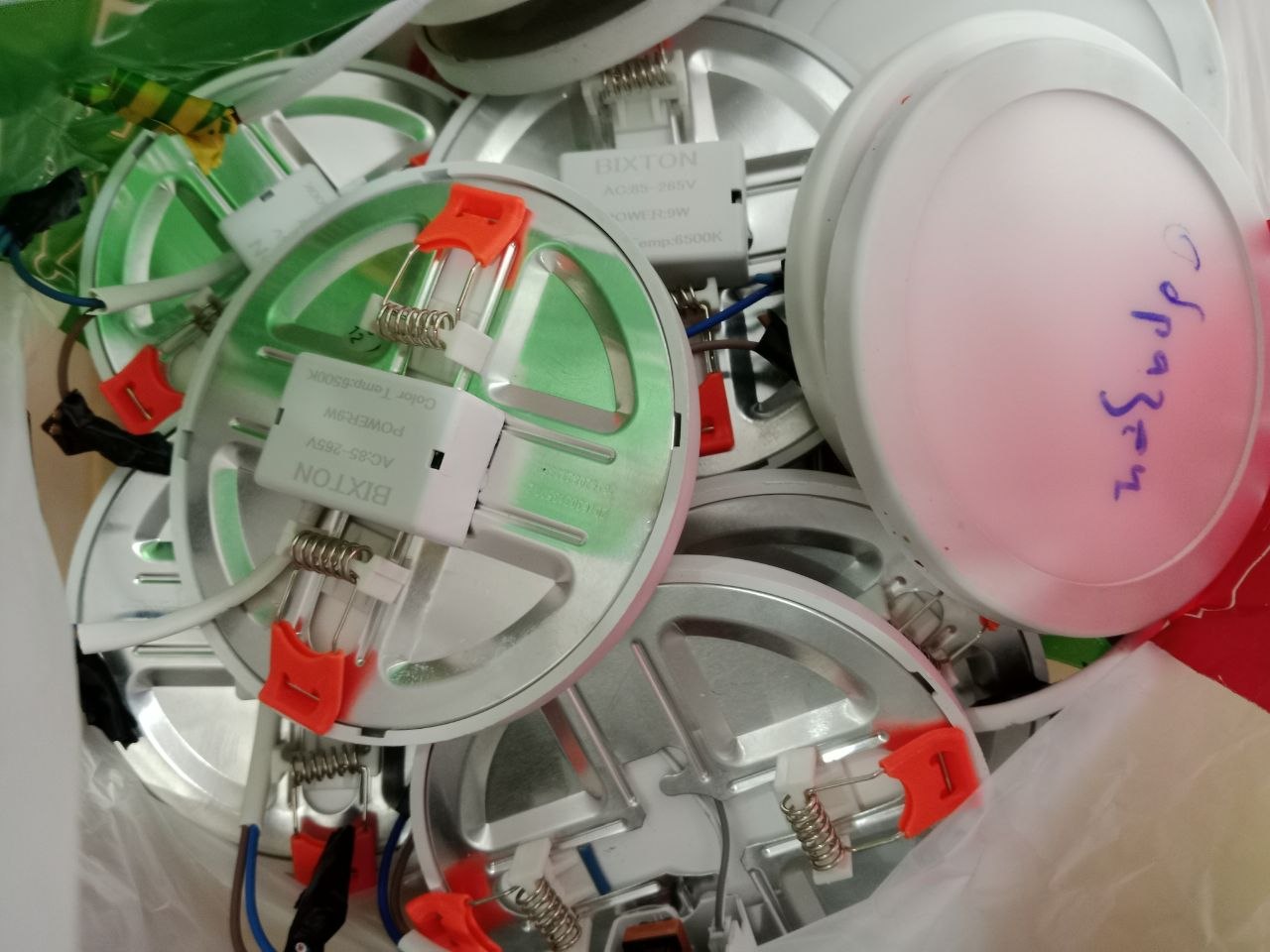 29 шт старых LED светильников