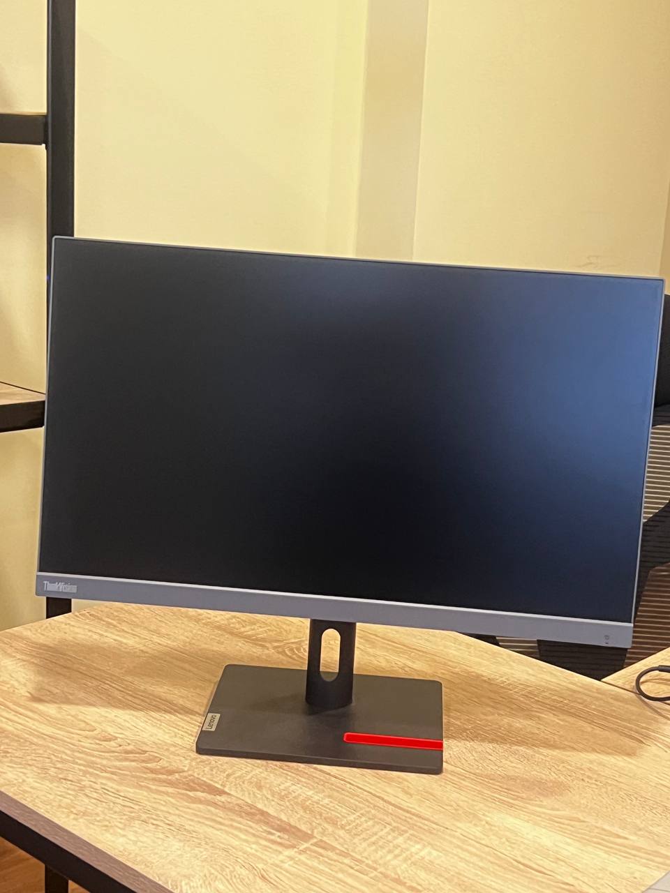 Монитор Lenovo ThinkVision