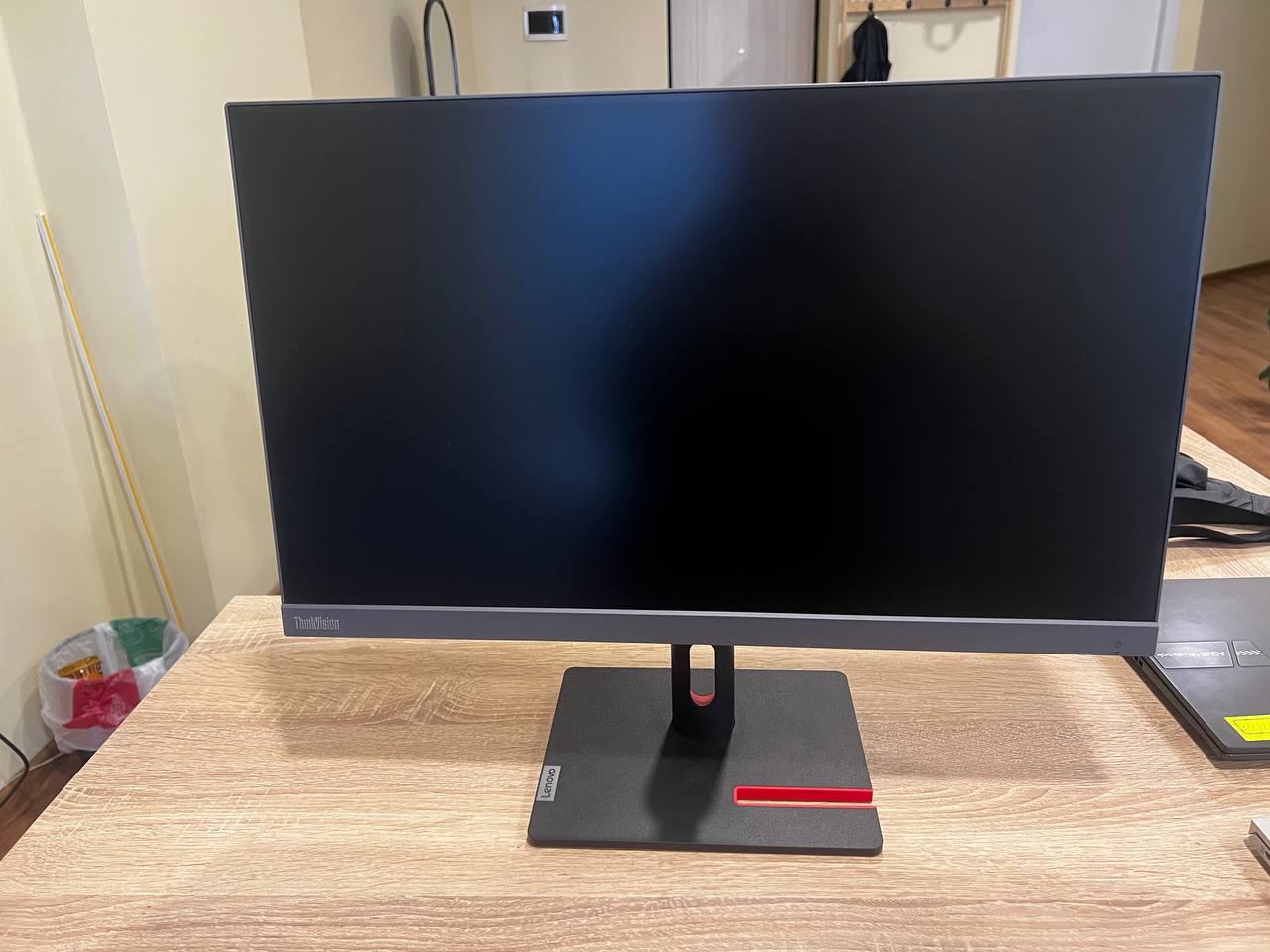 Монитор Lenovo ThinkVision