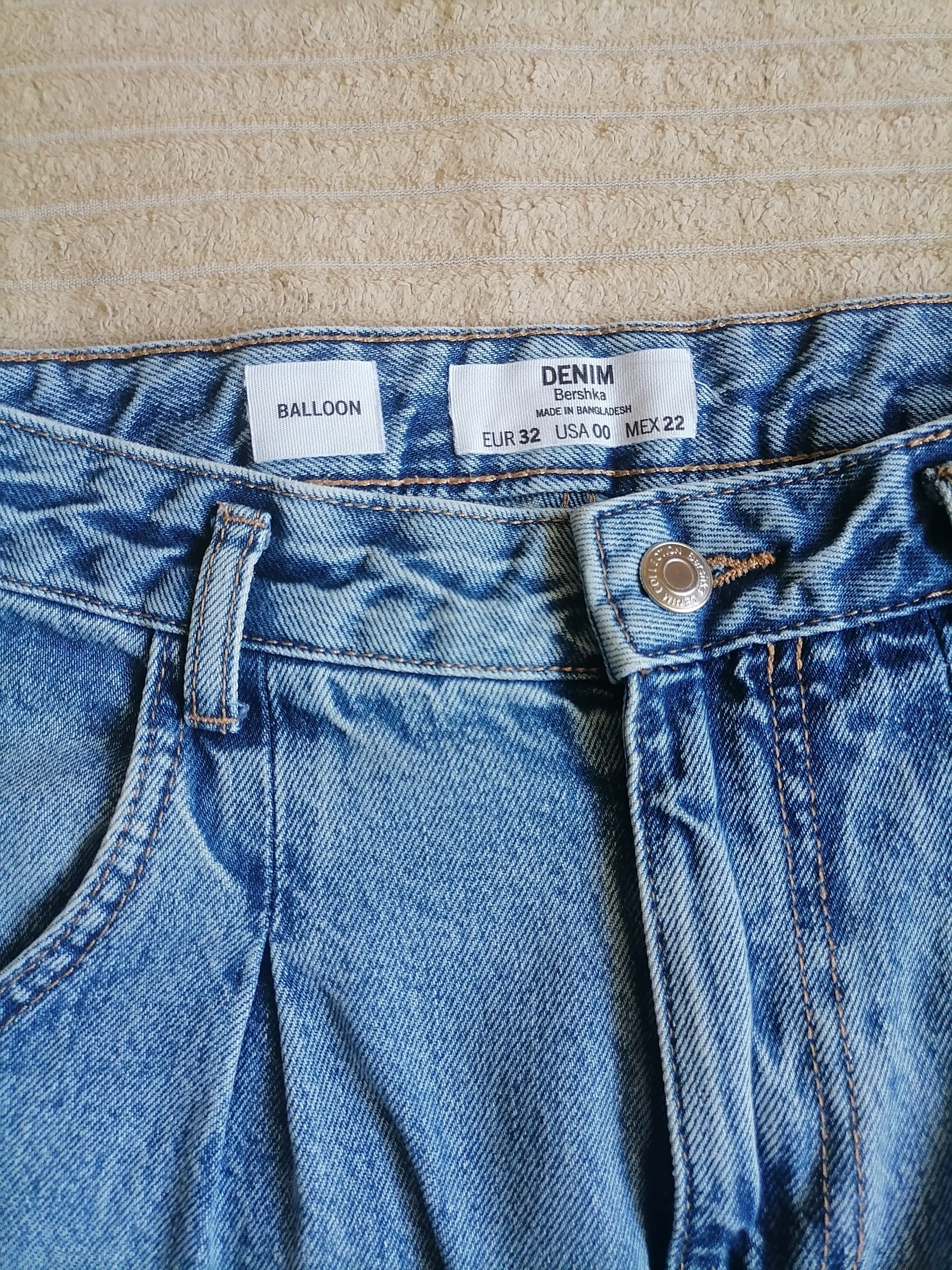 Джинсы Bershka (бананы, mom, balloon), размер 32