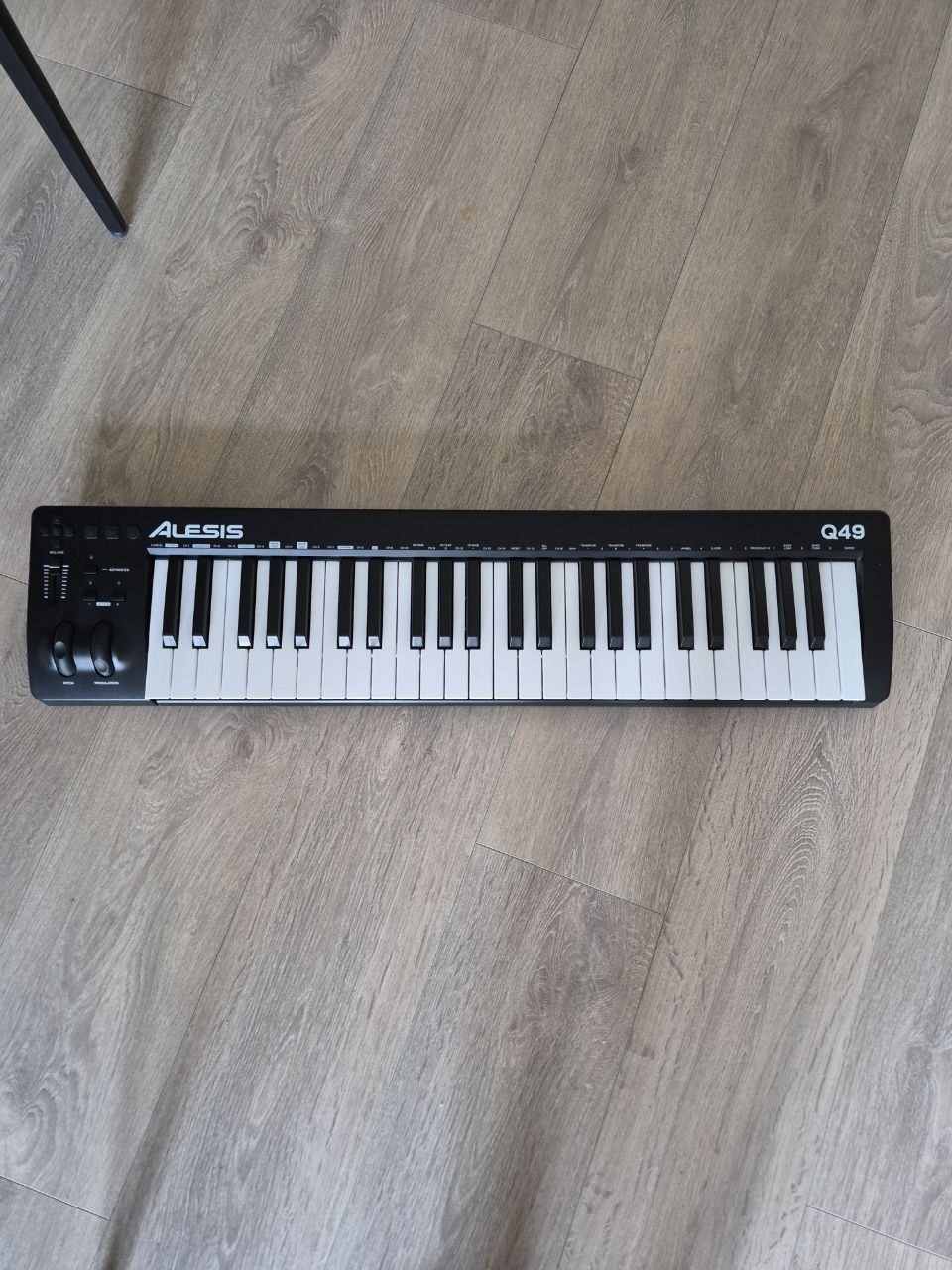 MIDI-клавиатура Alesis Q49