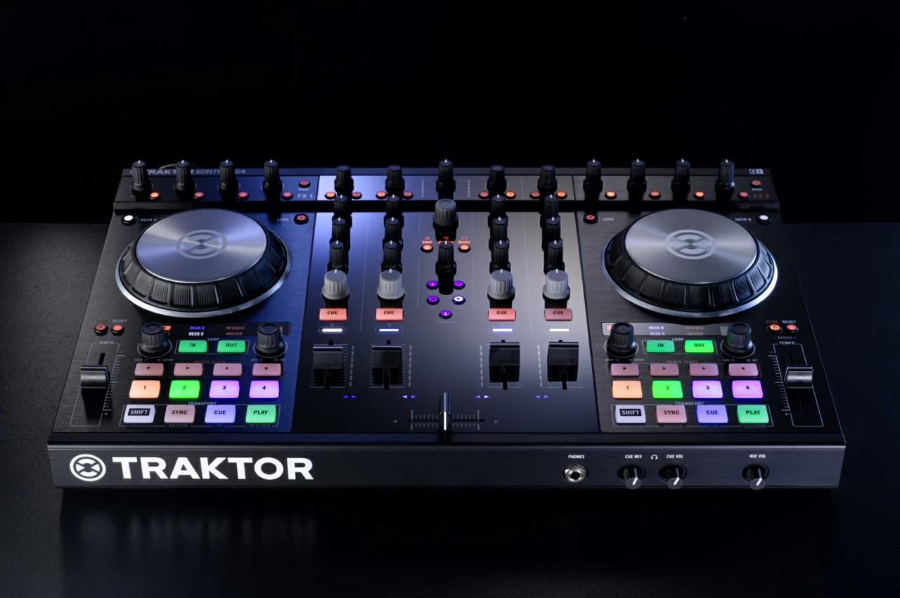DJ контроллер Traktor S4 MK2 + лицензионный Traktor PRO
