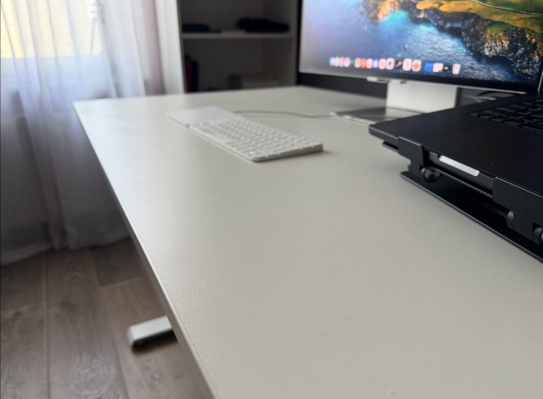 Стол E-TABLE с регулировкой высоты