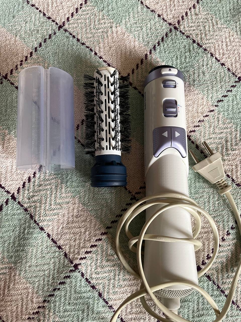 Фен-щётка Philips VolumeBrush Ionic