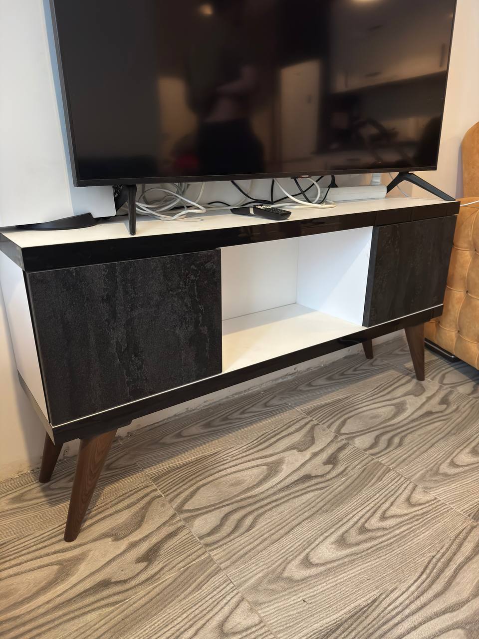 Стол под телевизор 120x30x60
