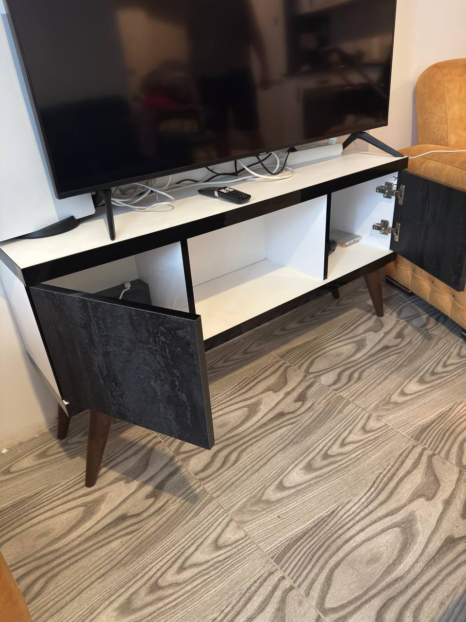 Стол под телевизор 120x30x60