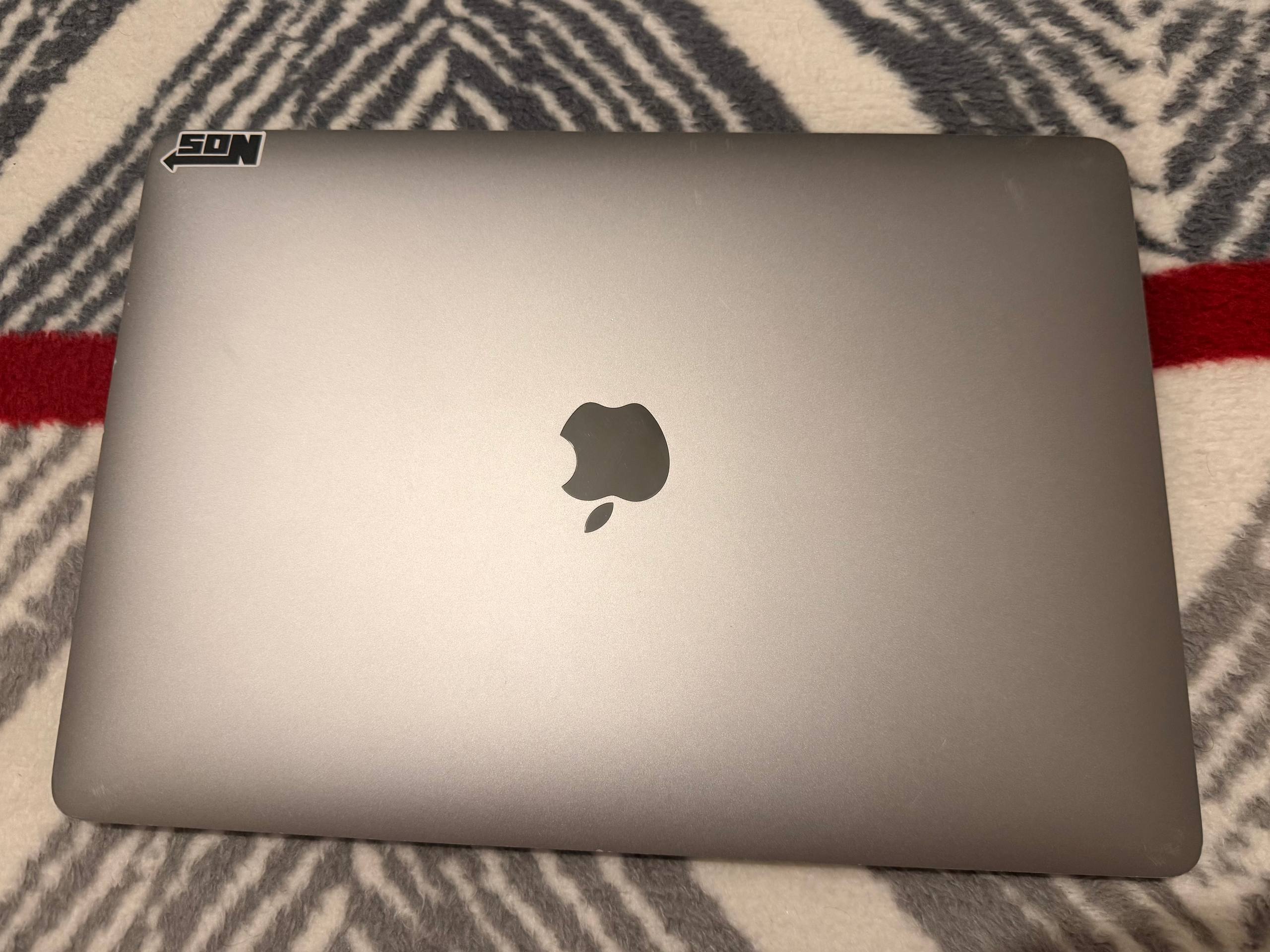 MacBook Pro 13" Apple M1 8/256 ГБ