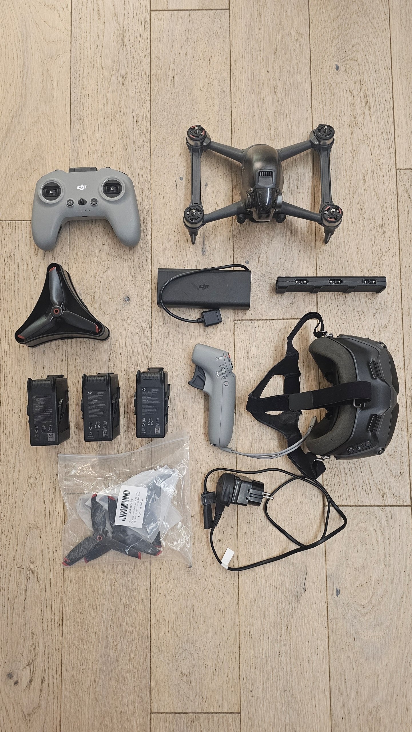 Дрон DJI FPV Fly More Combo с допами